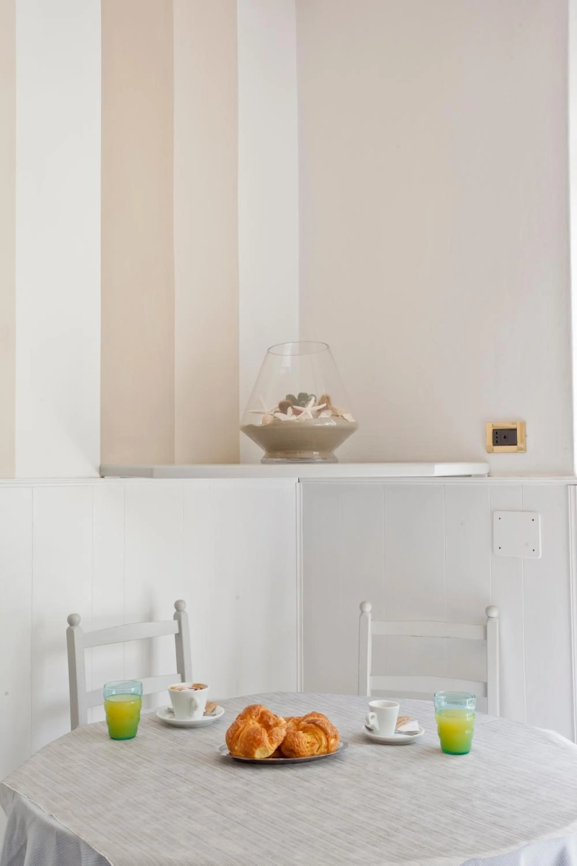 Food and drinks in Hotel I 4 Assi