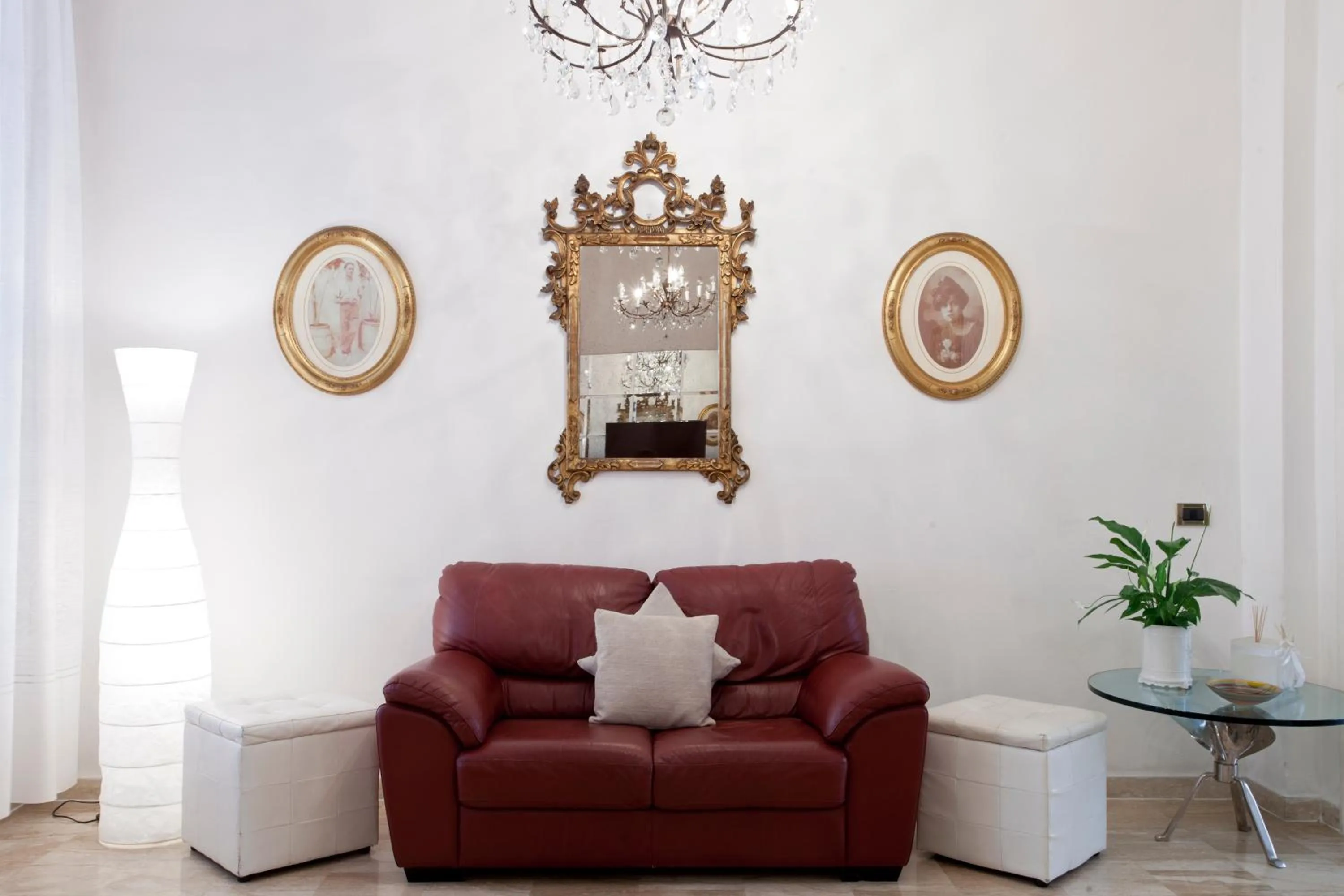 Communal lounge/ TV room in Hotel I 4 Assi