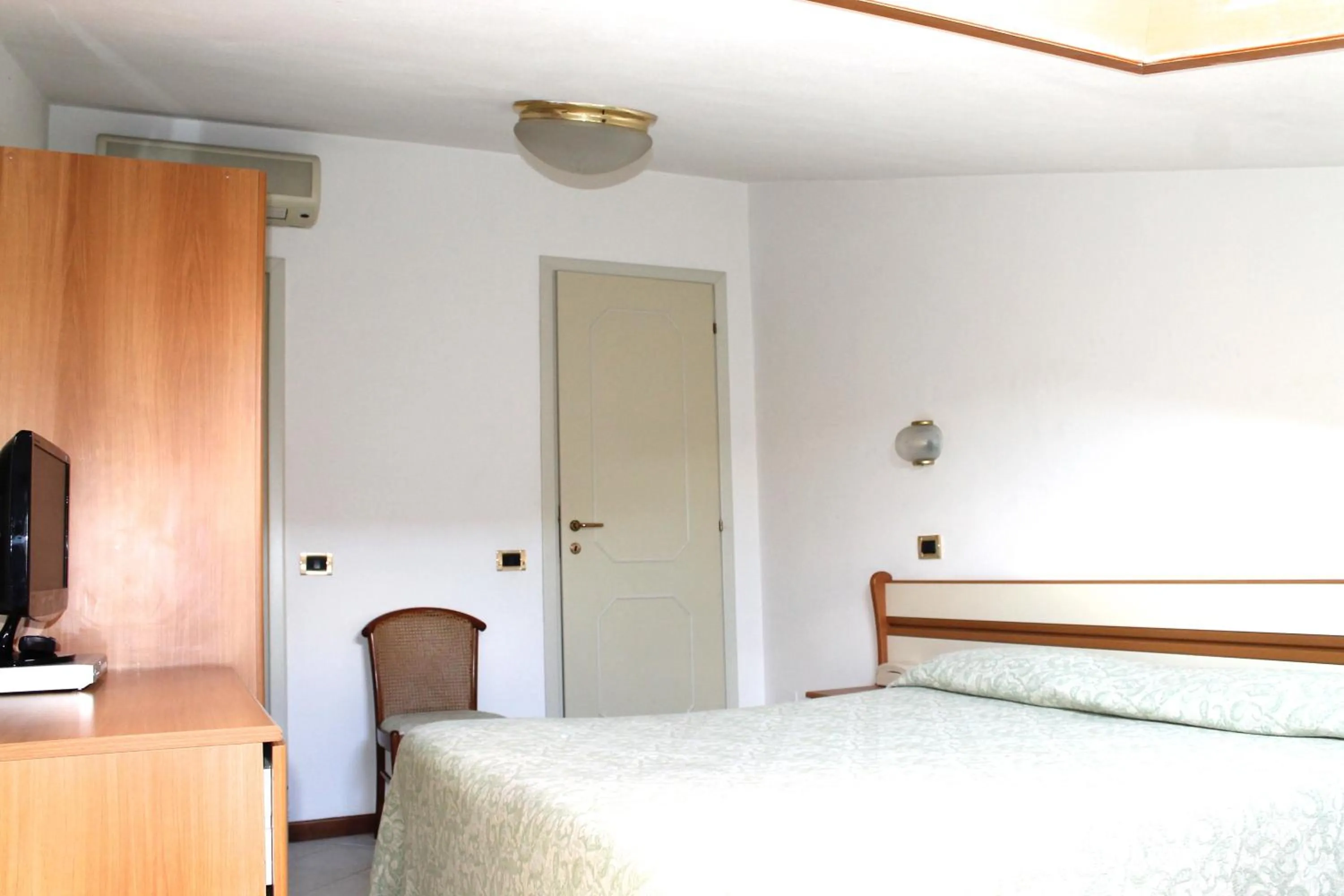 Photo of the whole room, Bed in Hotel I 4 Assi