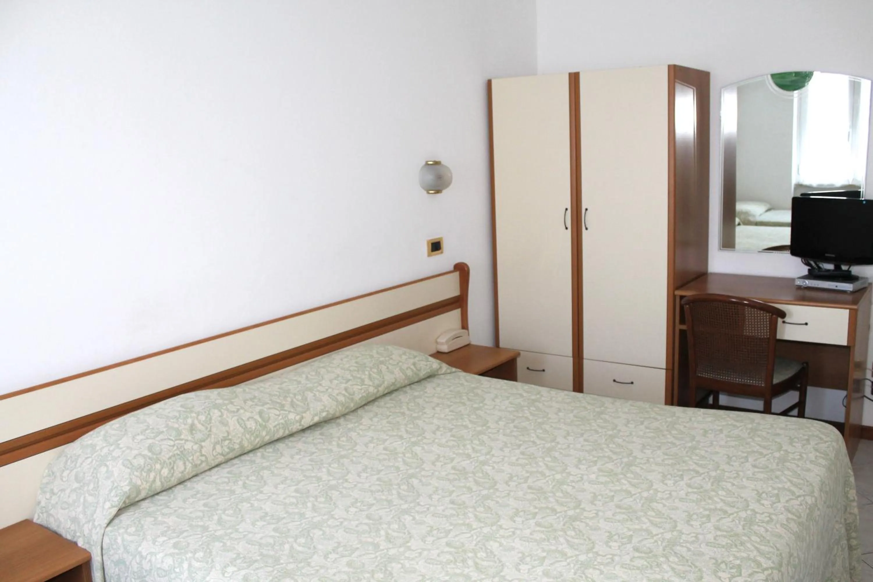 Photo of the whole room, Bed in Hotel I 4 Assi