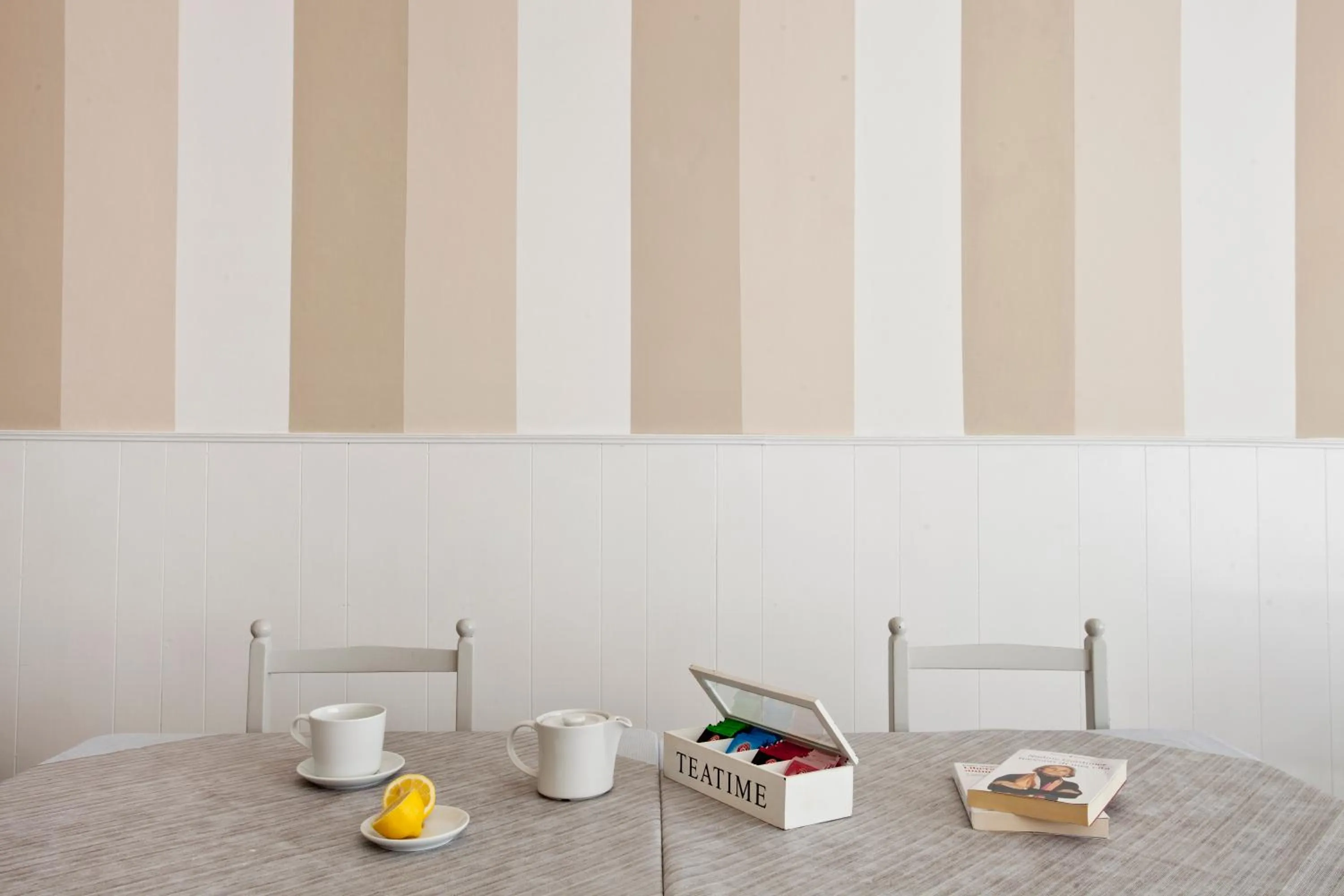 Food and drinks in Hotel I 4 Assi