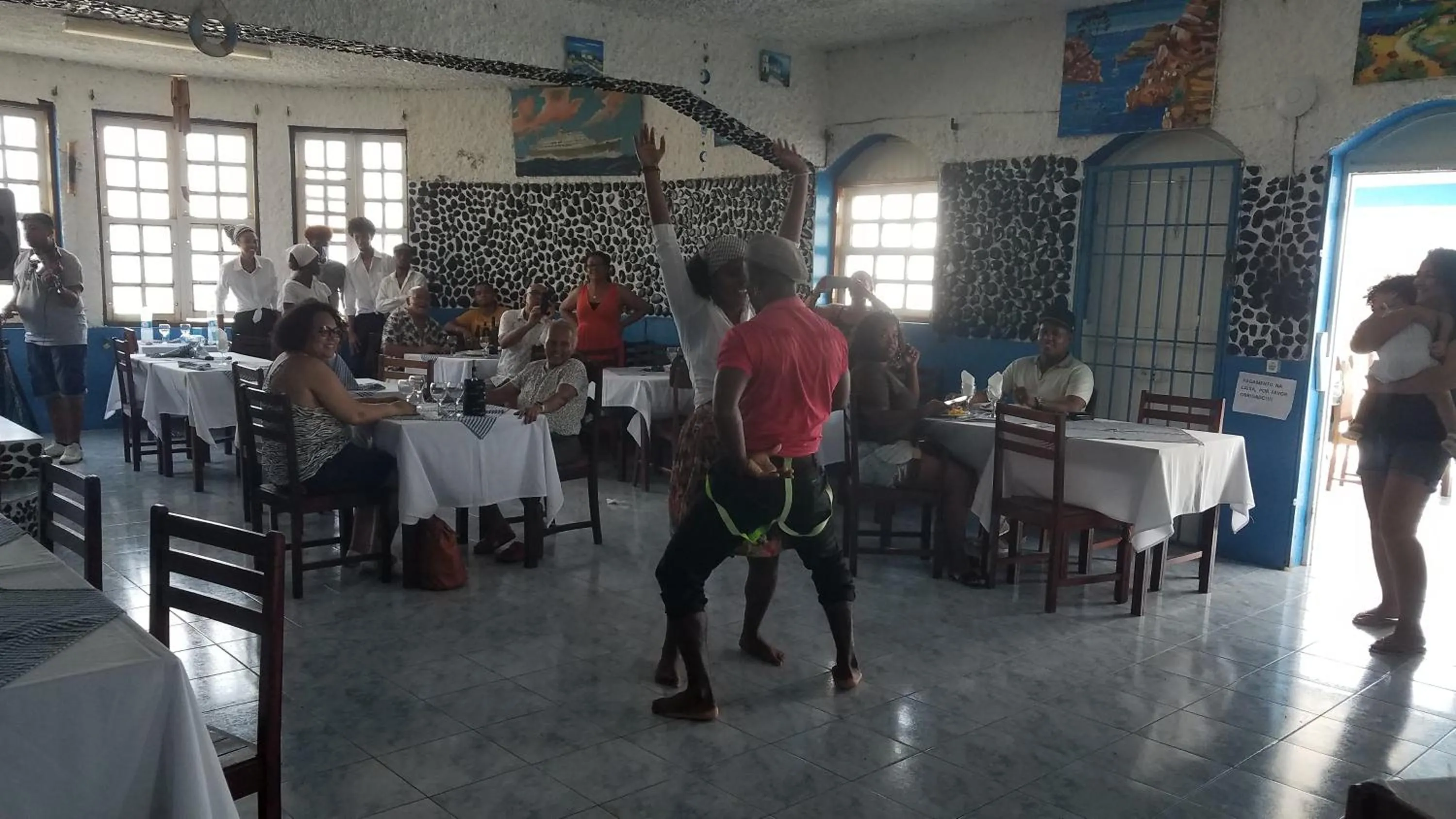 Restaurant/places to eat in Chez Loutcha Residencial