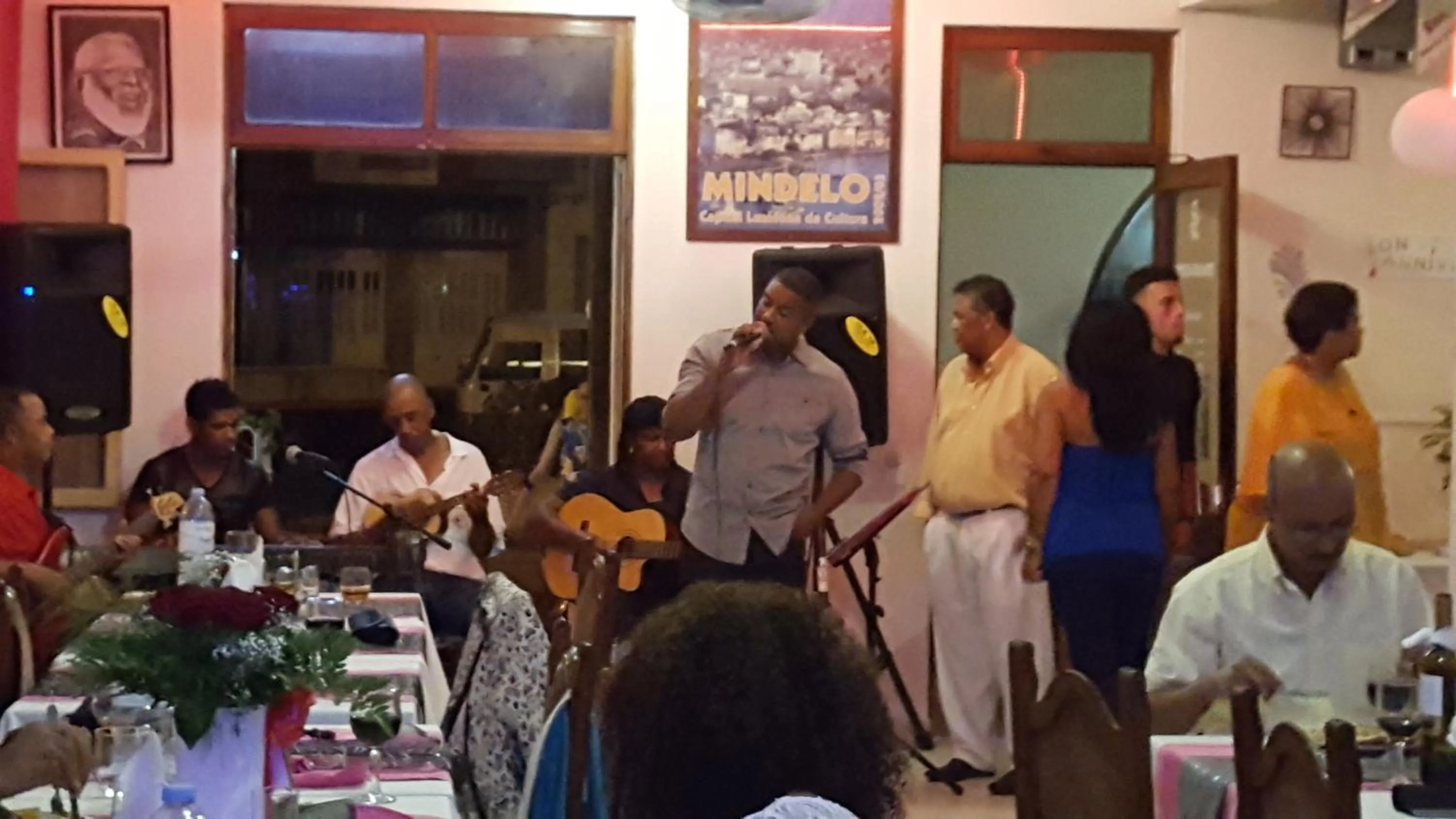 Restaurant/places to eat in Chez Loutcha Residencial