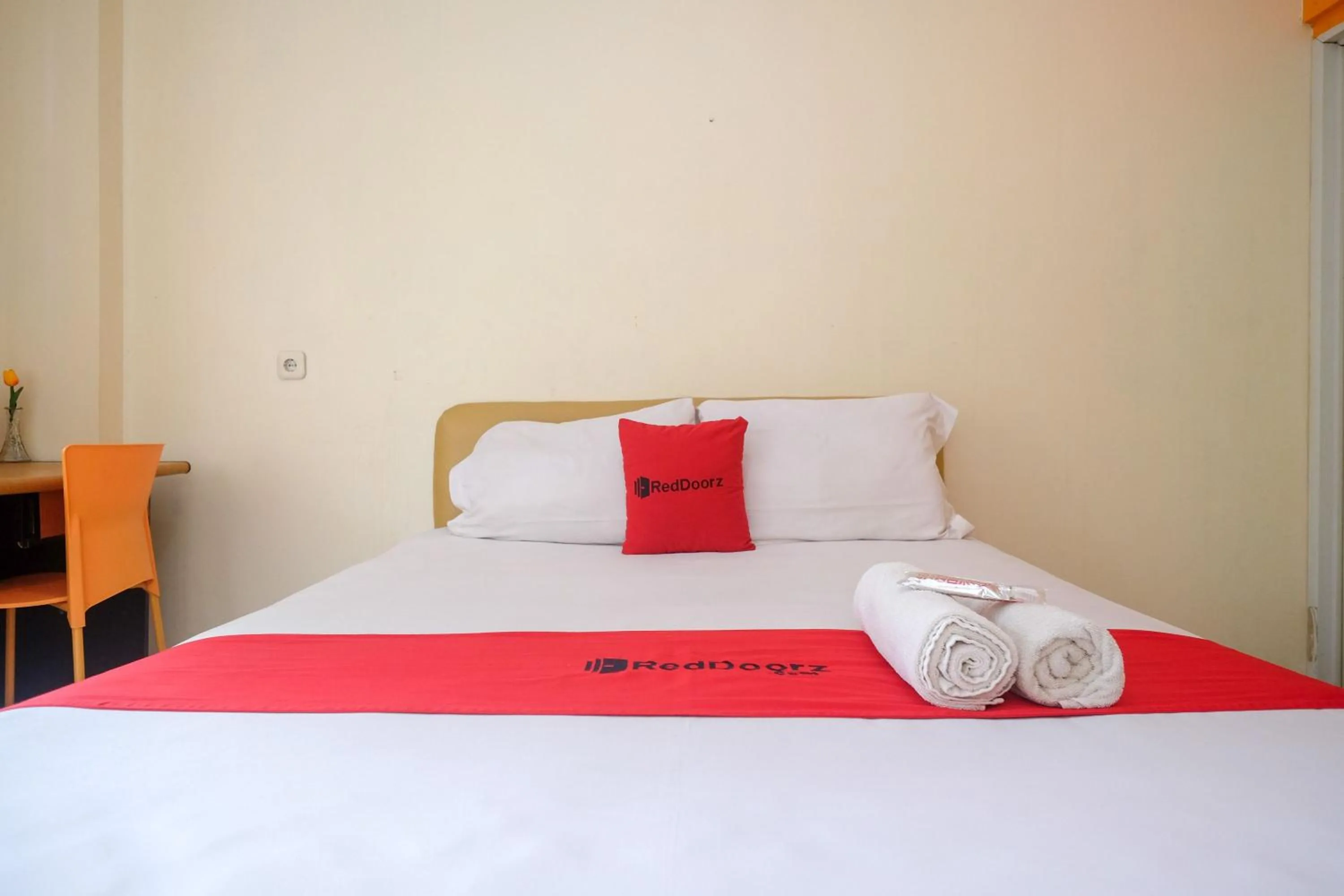 Bedroom in RedDoorz @ Jalan Pramuka Manado