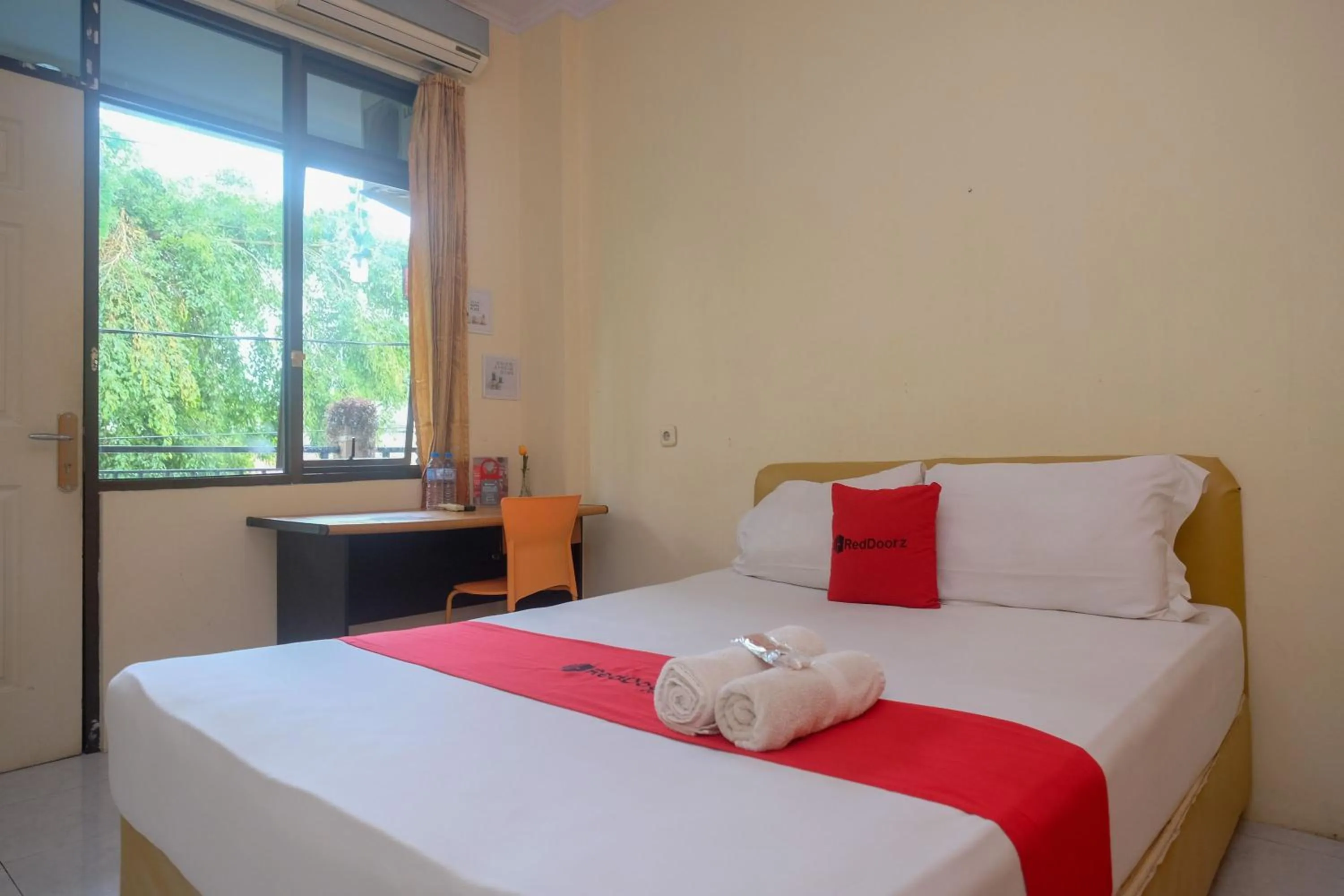 Bedroom in RedDoorz @ Jalan Pramuka Manado