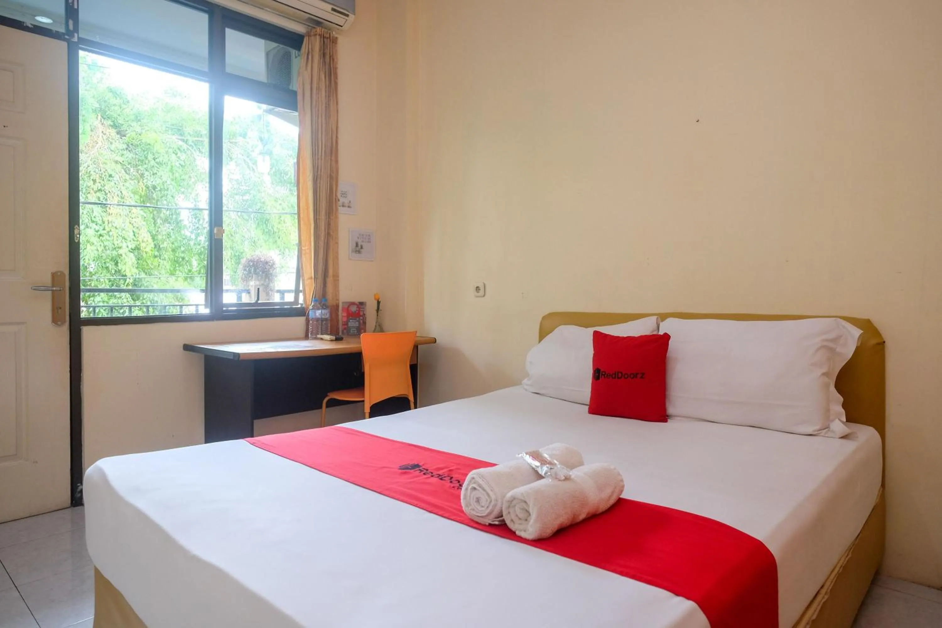 Bedroom in RedDoorz @ Jalan Pramuka Manado