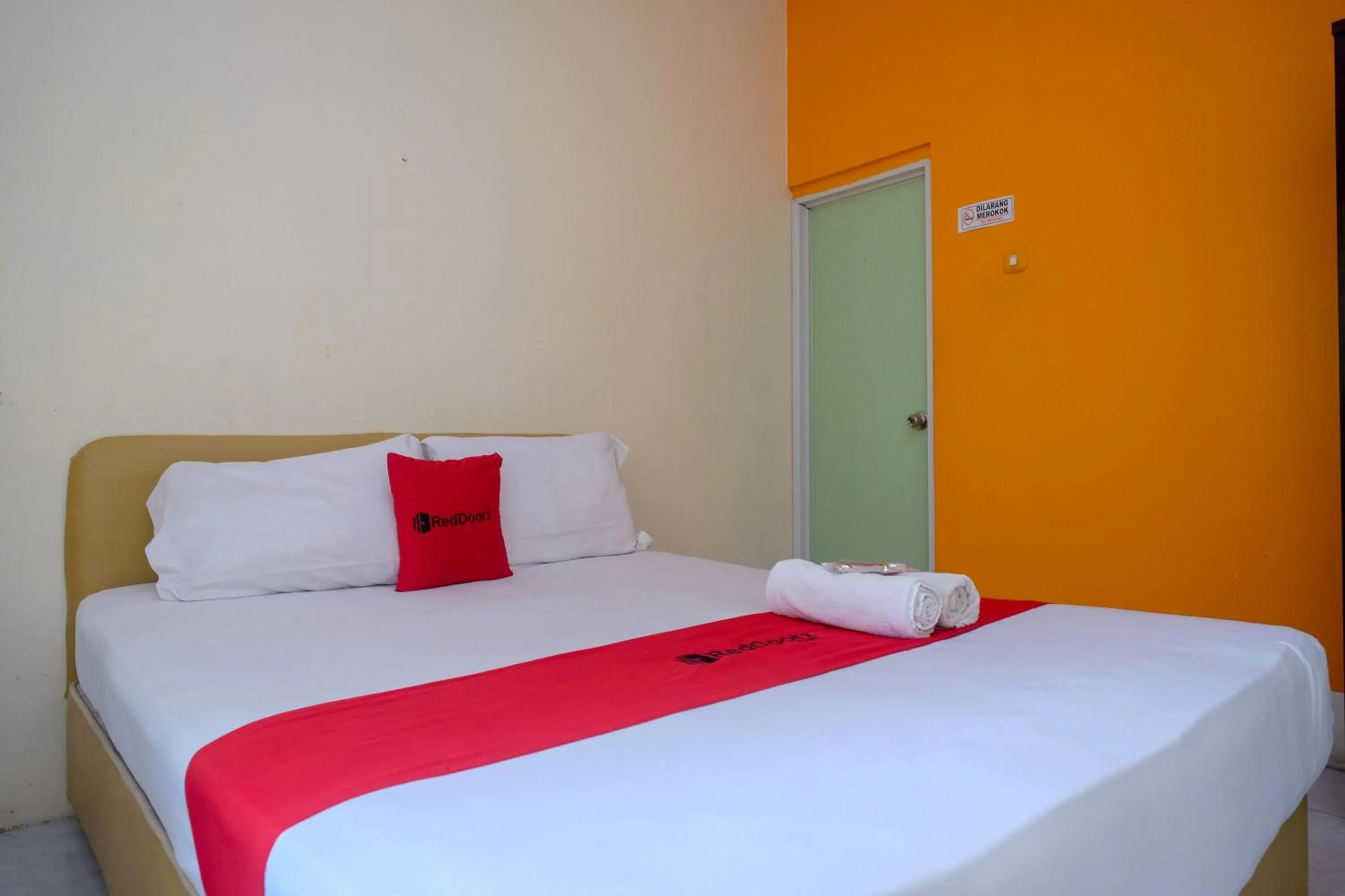 Bedroom in RedDoorz @ Jalan Pramuka Manado