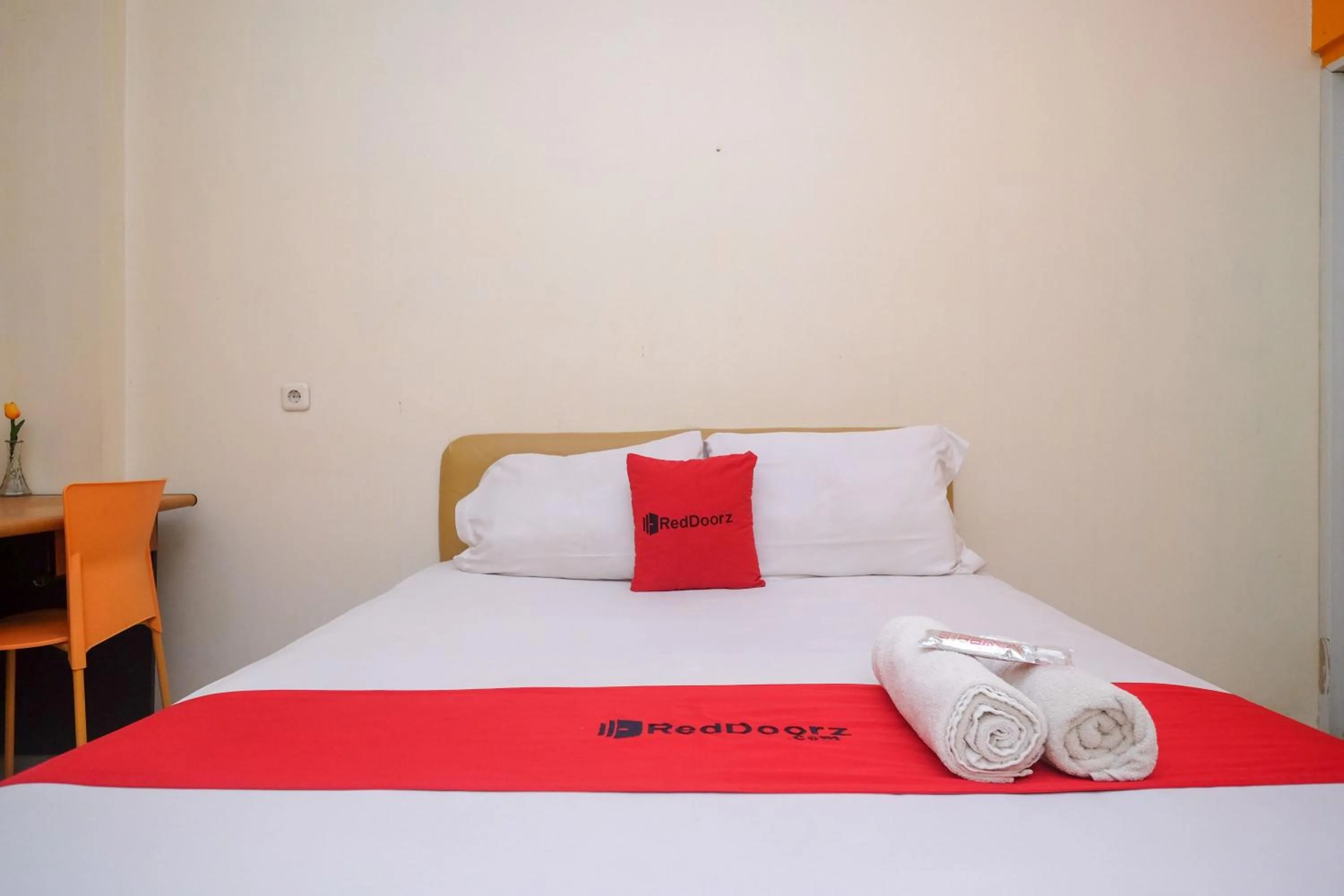 Bedroom in RedDoorz @ Jalan Pramuka Manado