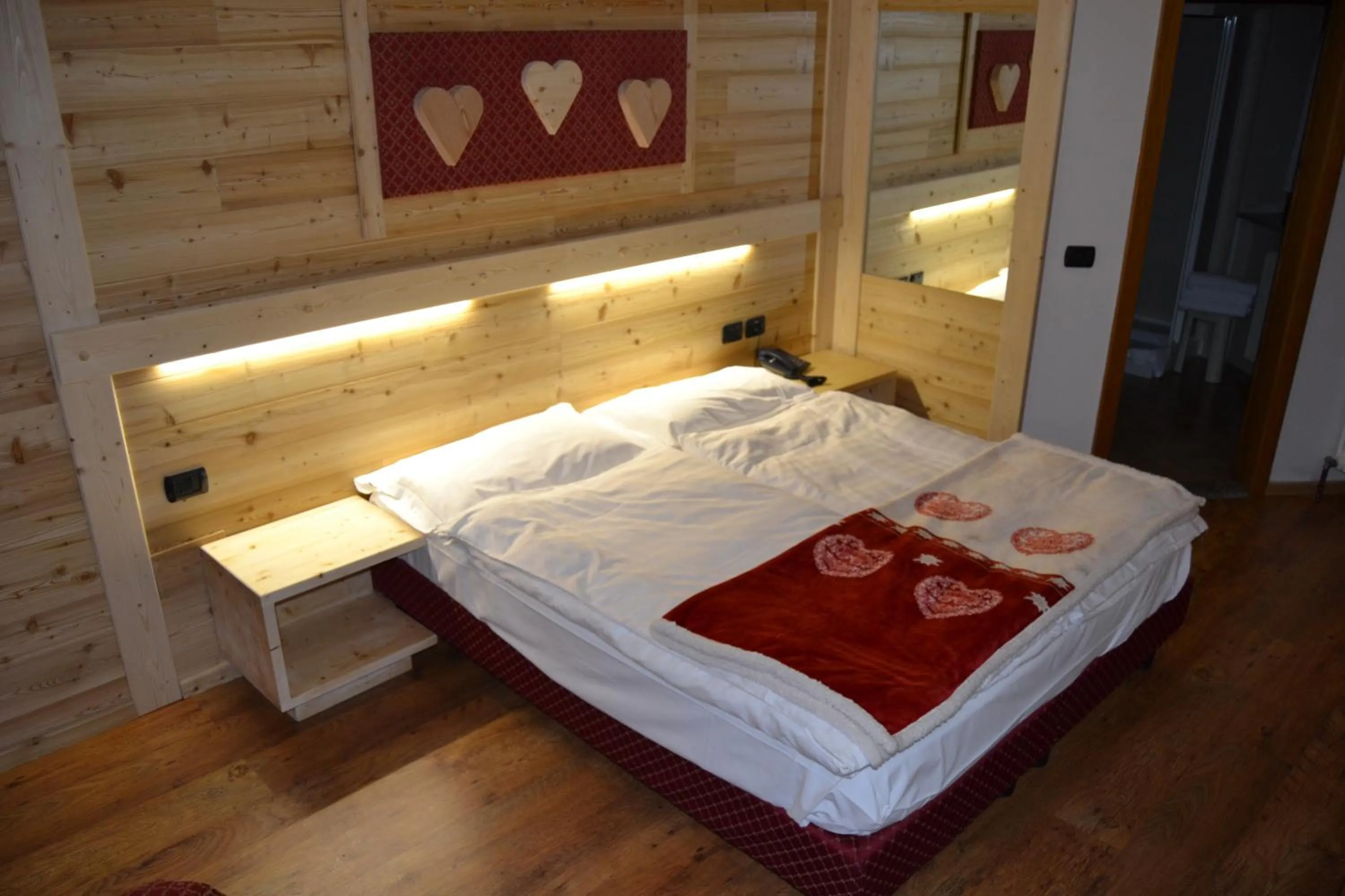 Photo of the whole room, Bed in Hotel Cova