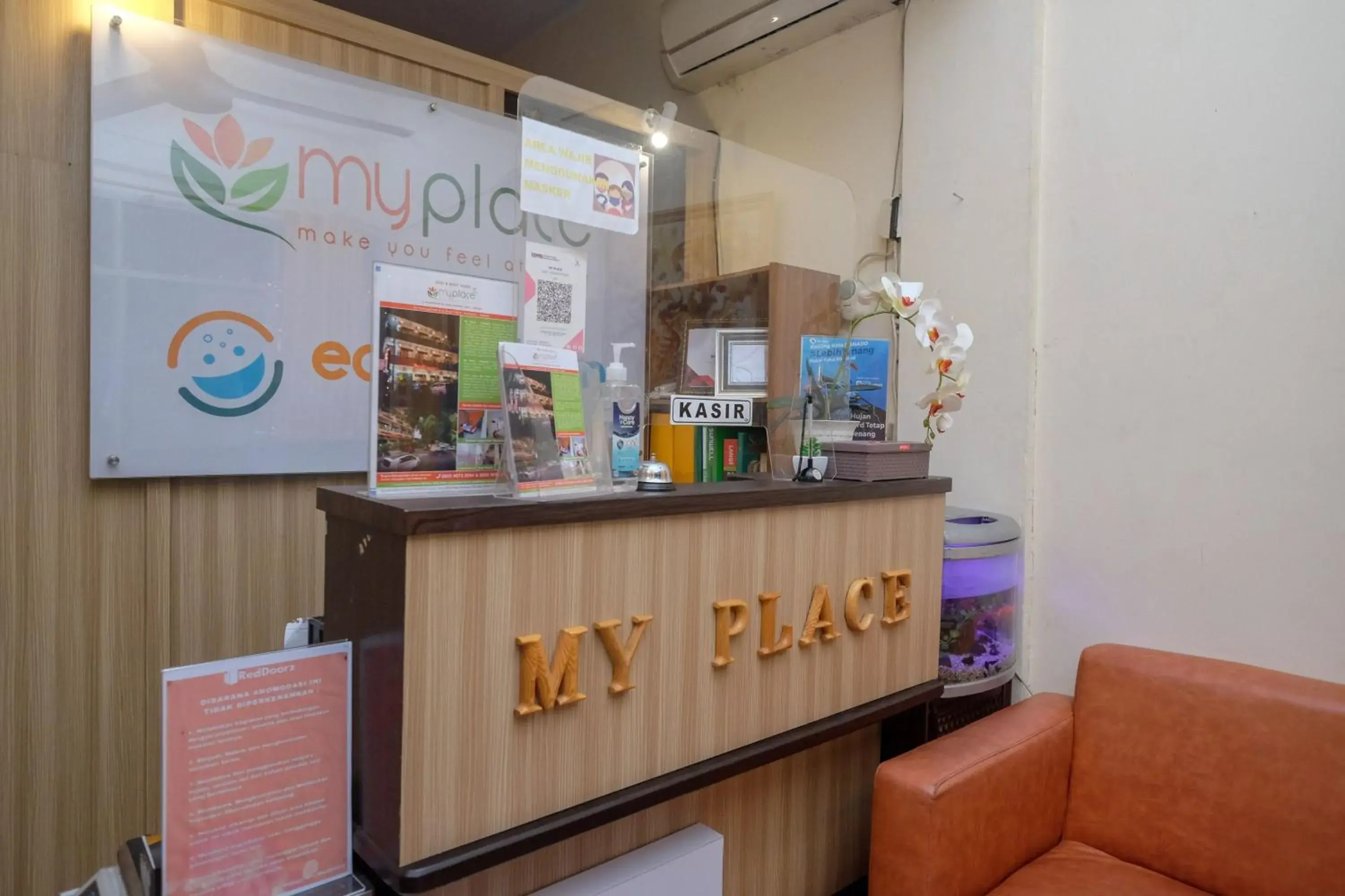 Lobby or reception in RedDoorz near Jalan Wolter Monginsidi Manado Lobby or reception in RedDoorz near Jalan Wolter Monginsidi Manado