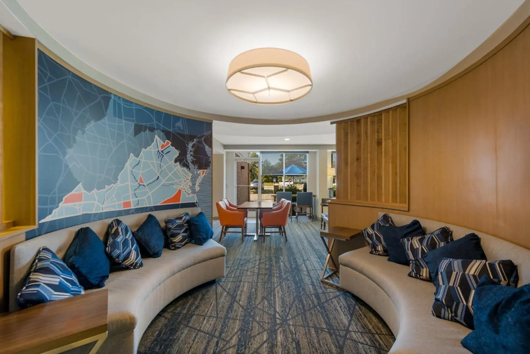 Property building in Holiday Inn Express Hotels- Hampton by IHG Property building in Holiday Inn Express Hotels- Hampton by IHG