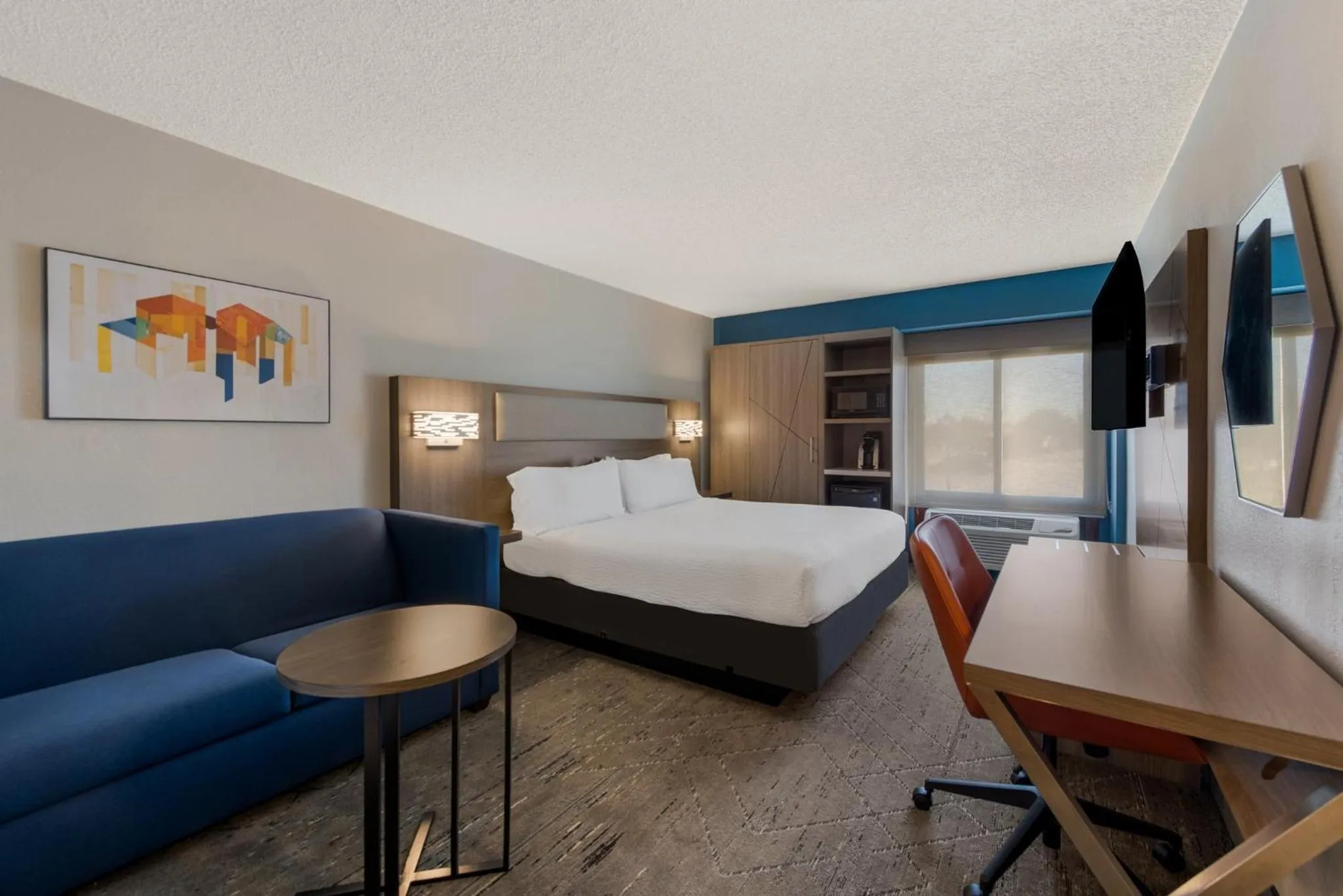 Bedroom, Bed in Holiday Inn Express Hotels- Hampton by IHG