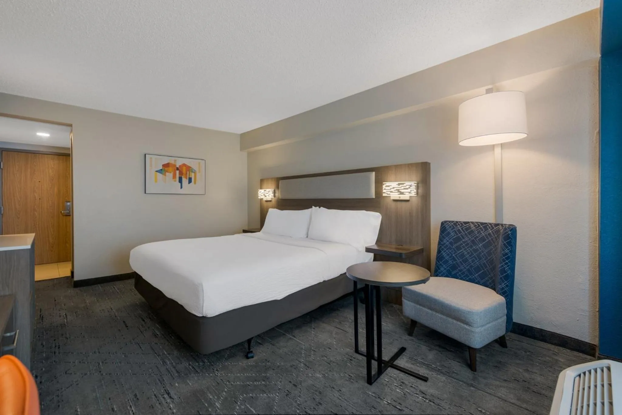 Photo of the whole room, Bed in Holiday Inn Express Hotels- Hampton by IHG