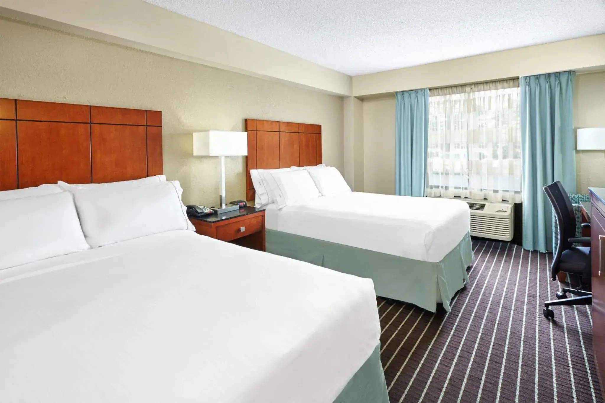 Photo of the whole room, Bed in Holiday Inn Express Hotels- Hampton by IHG Photo of the whole room, Bed in Holiday Inn Express Hotels- Hampton by IHG