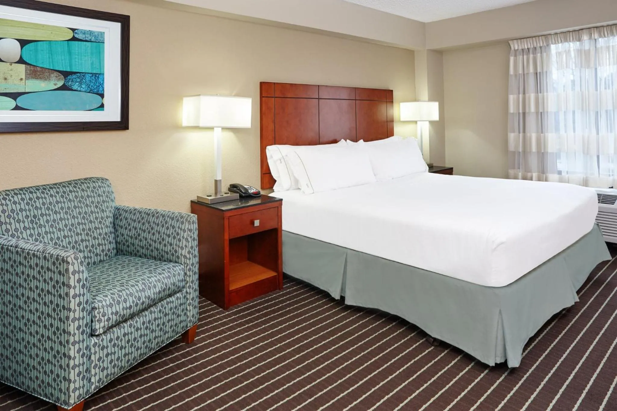 Photo of the whole room, Bed in Holiday Inn Express Hotels- Hampton by IHG