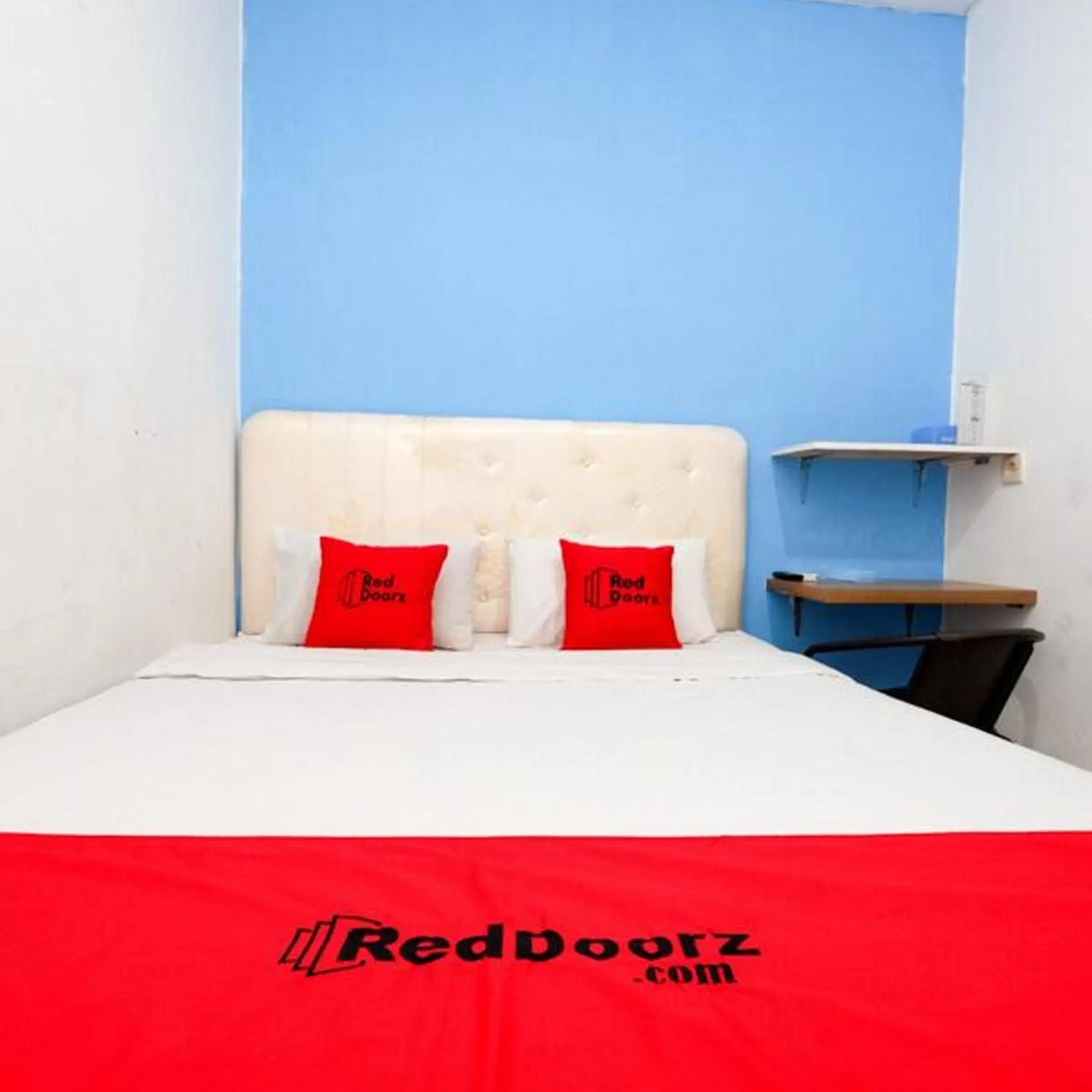 Bedroom, Bed in RedDoorz Near Kota Lama Semarang Bedroom, Bed in RedDoorz Near Kota Lama Semarang