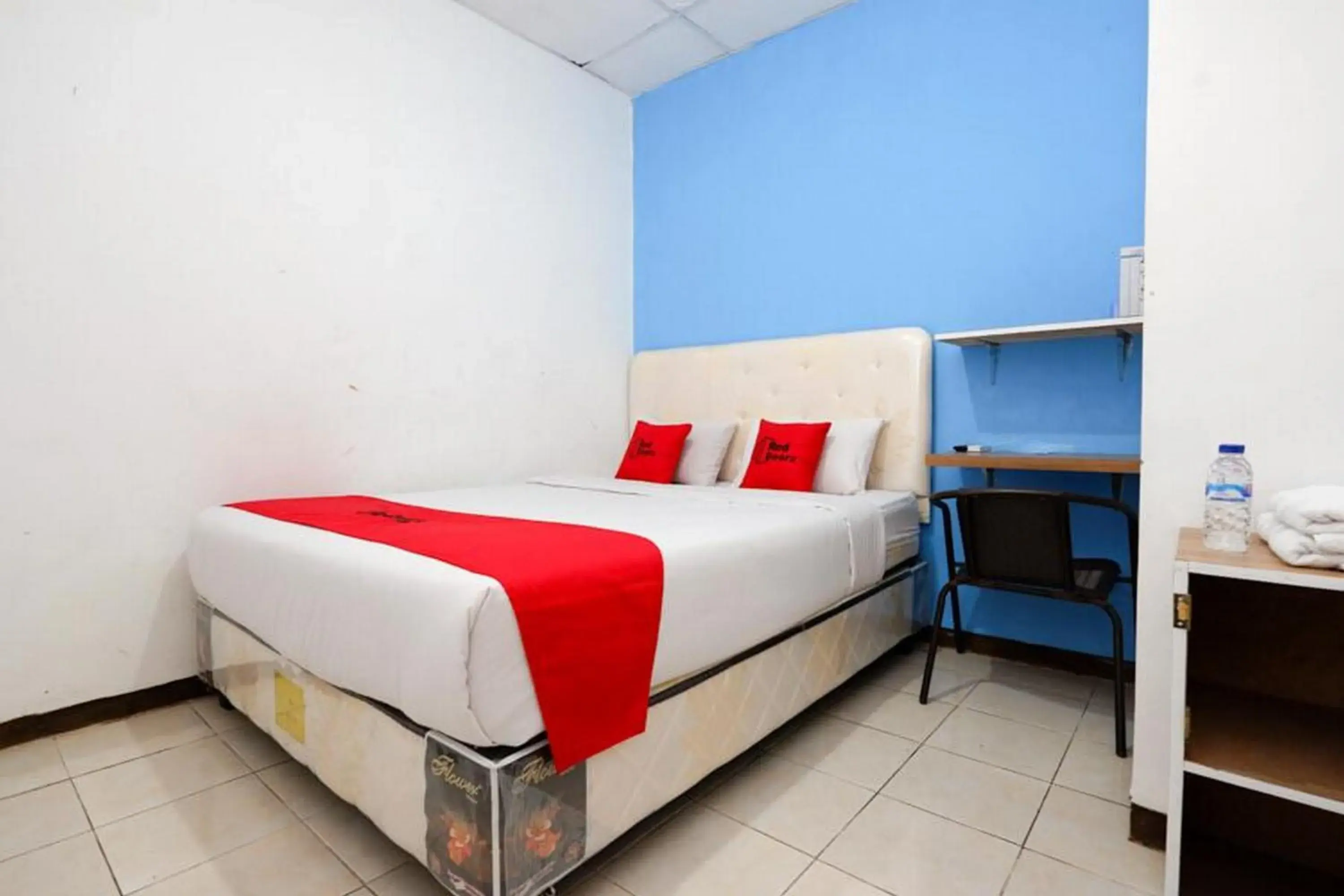 RedDoorz Near Kota Lama Semarang RedDoorz Near Kota Lama Semarang