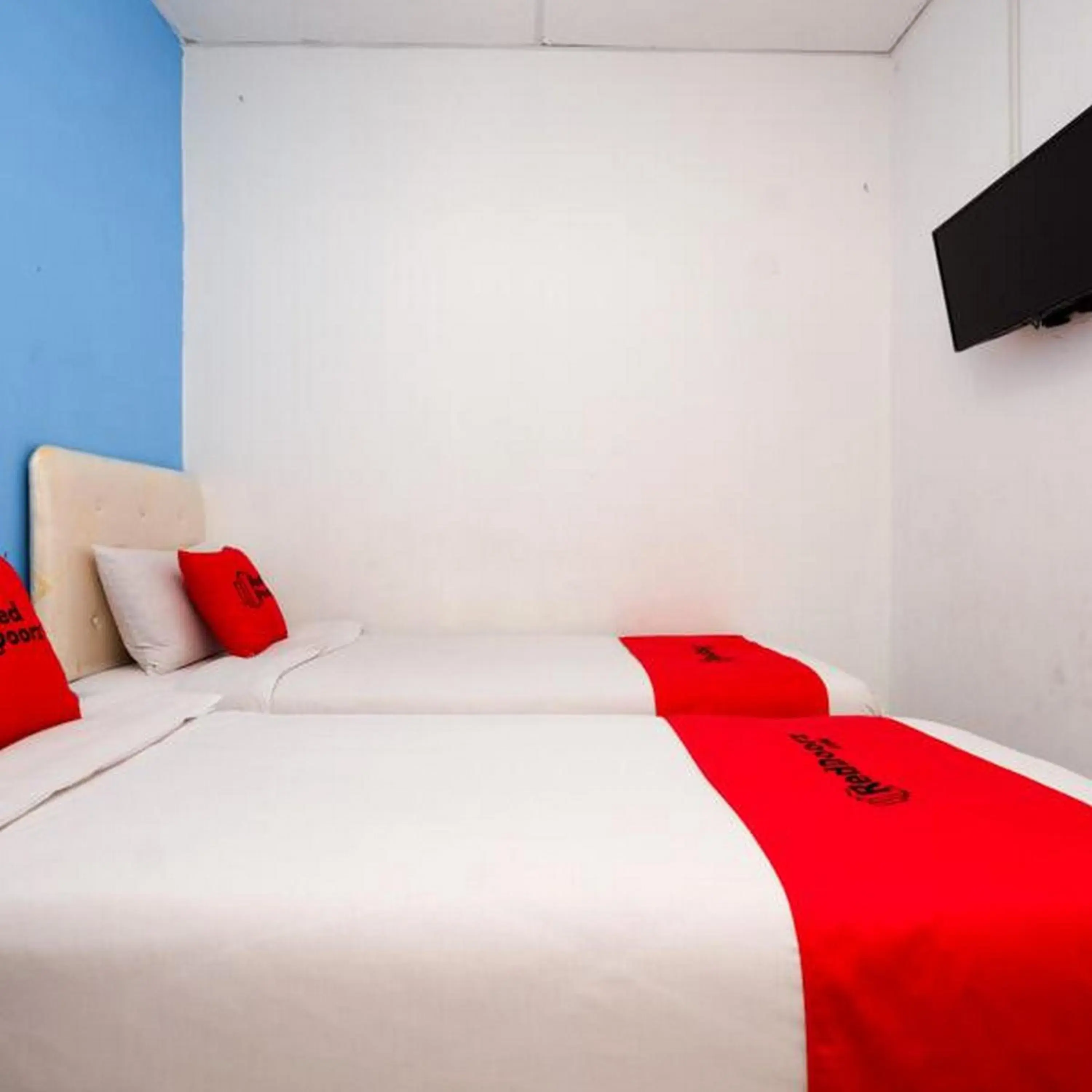 Bedroom, Bed in RedDoorz Near Kota Lama Semarang Bedroom, Bed in RedDoorz Near Kota Lama Semarang