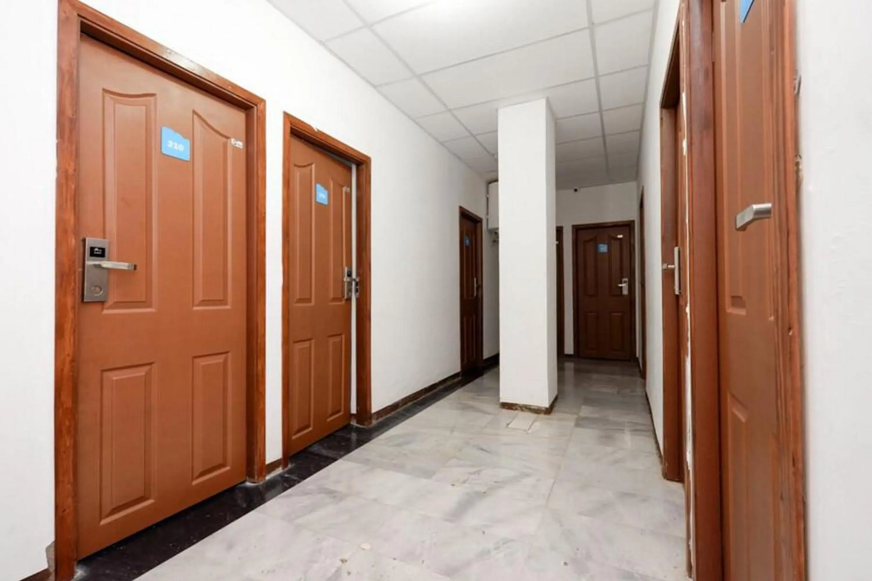 Property building in RedDoorz Near Kota Lama Semarang Property building in RedDoorz Near Kota Lama Semarang