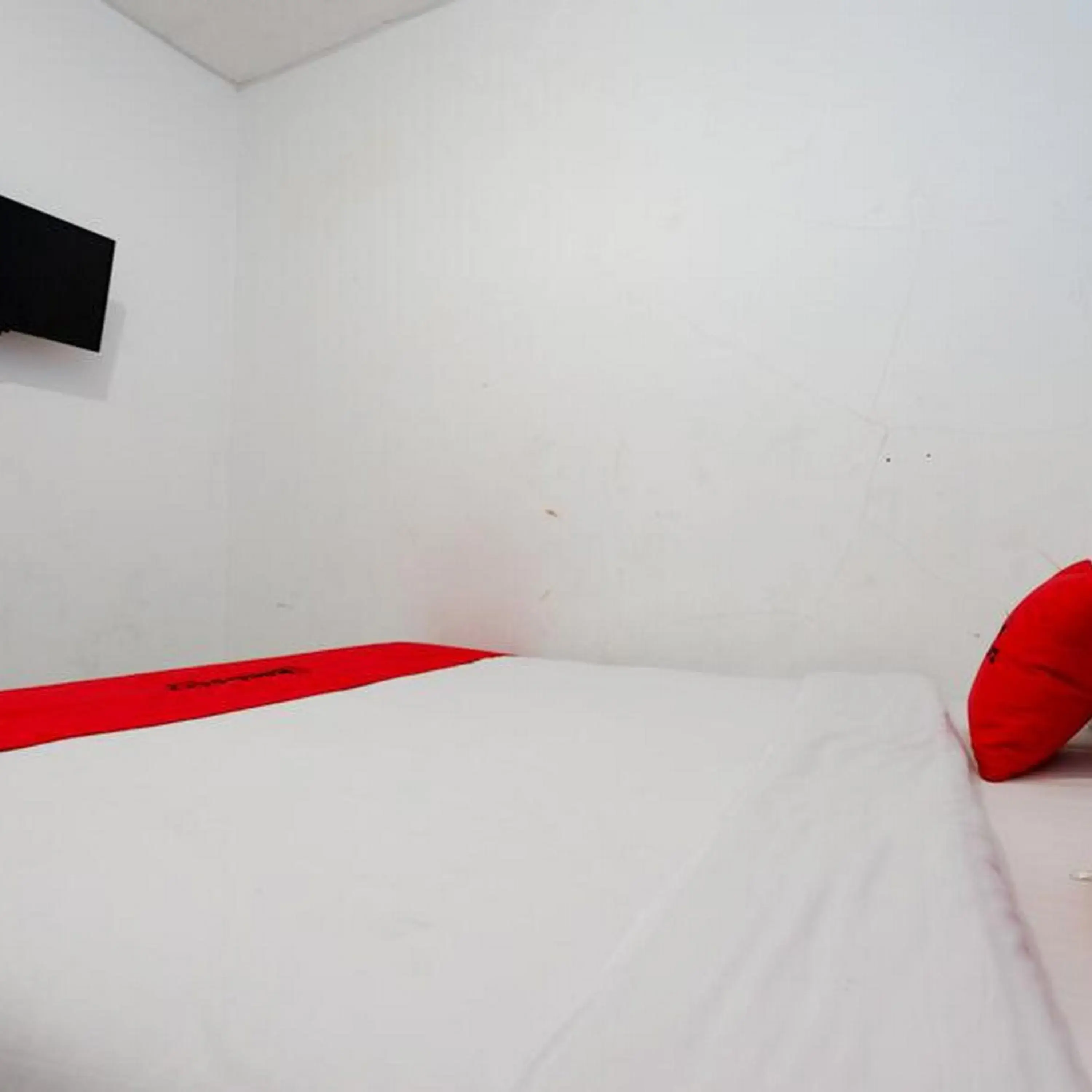 Bedroom, Bed in RedDoorz Near Kota Lama Semarang Bedroom, Bed in RedDoorz Near Kota Lama Semarang