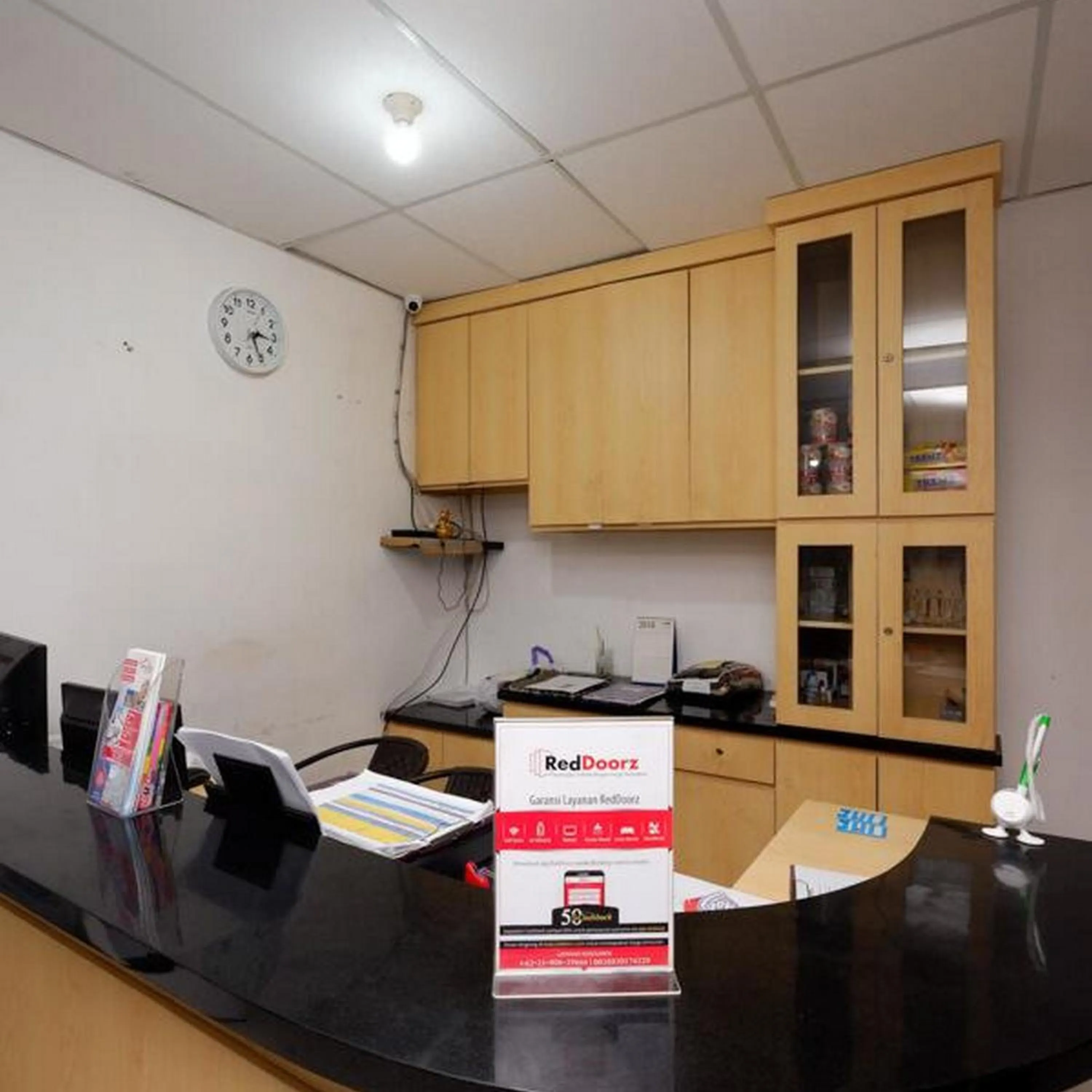 Lobby or reception in RedDoorz Near Kota Lama Semarang