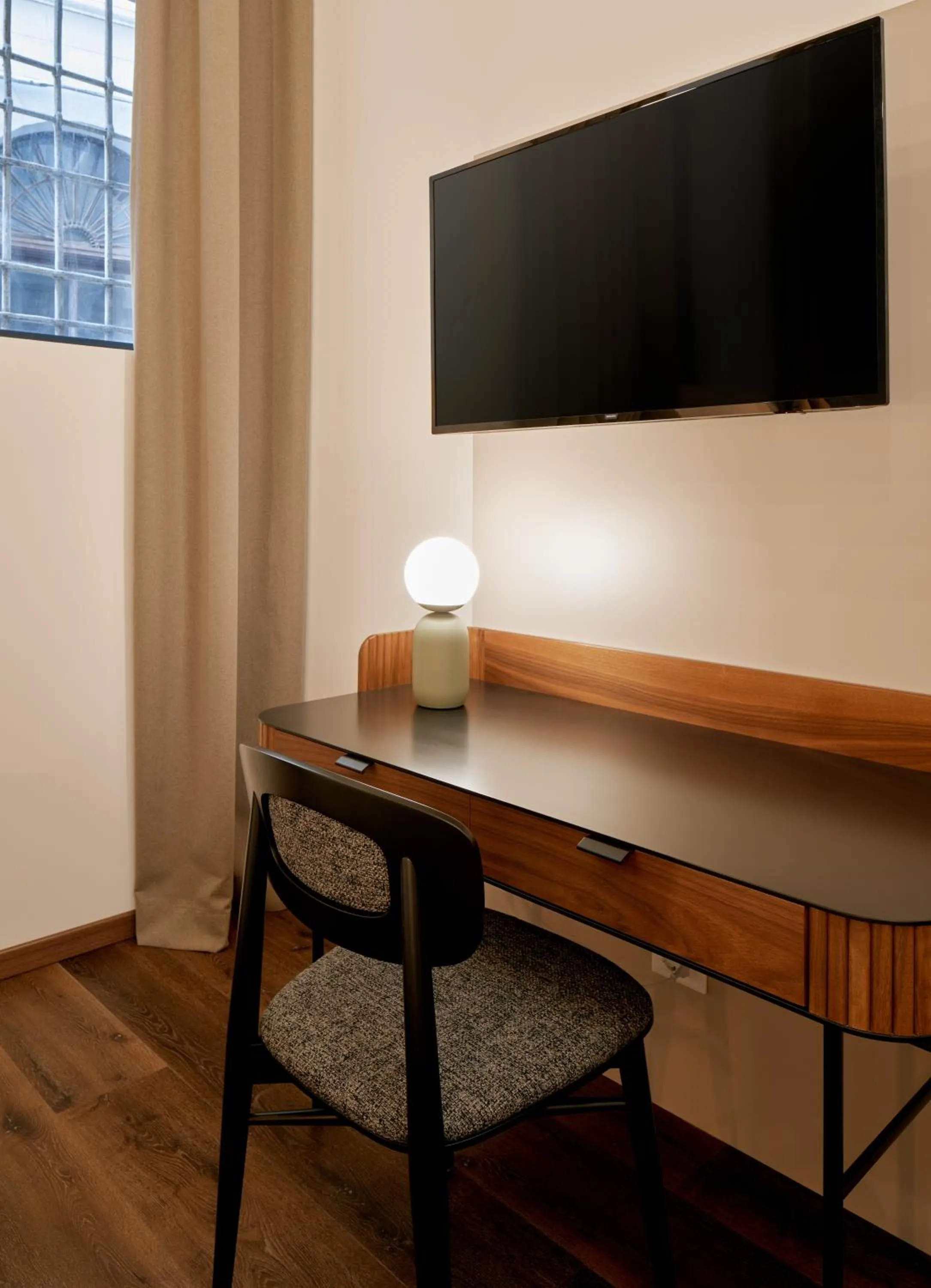 URBANAUTS STUDIOS Minelli