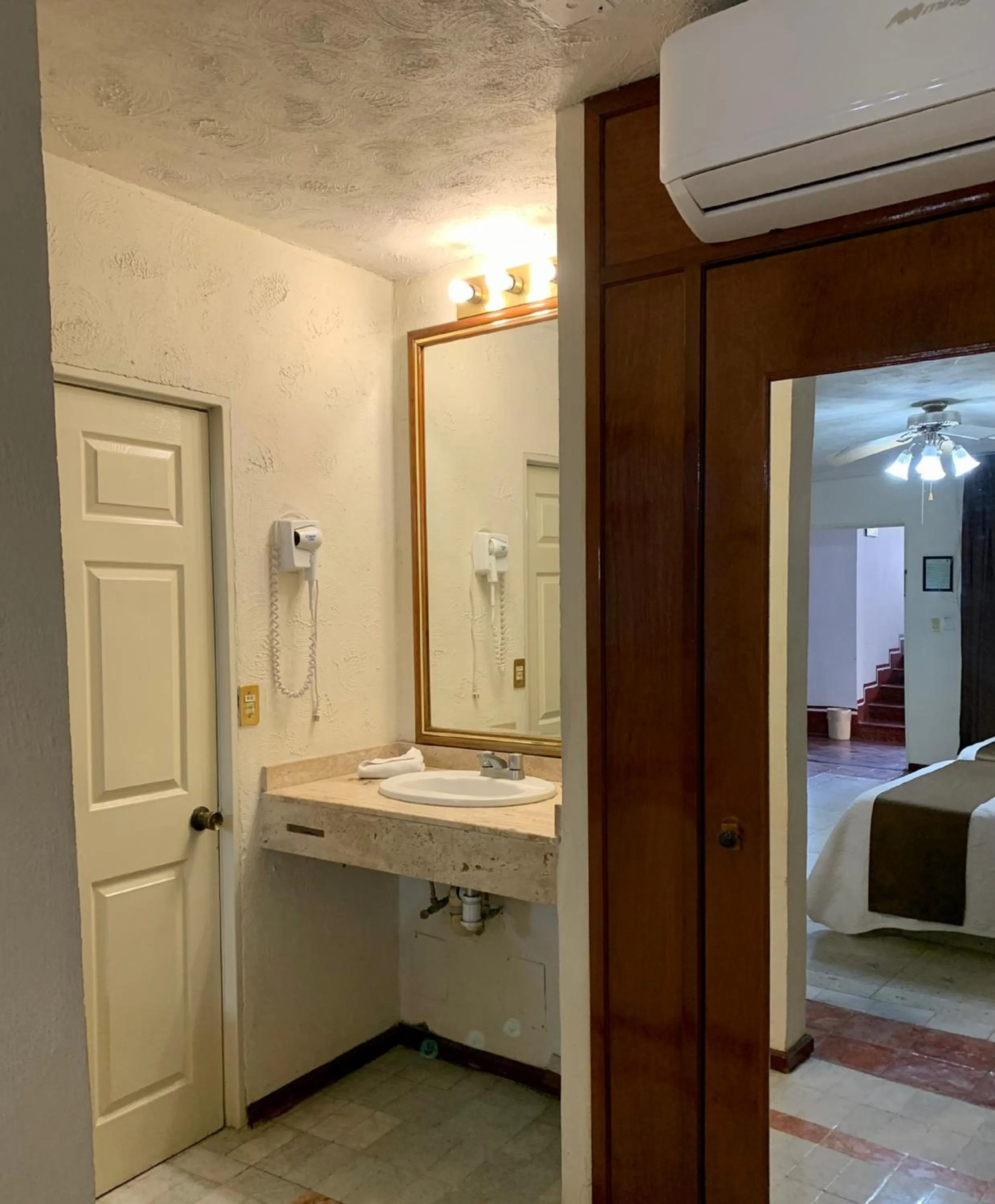 Bathroom, Bed in Hotel Inn Galerias