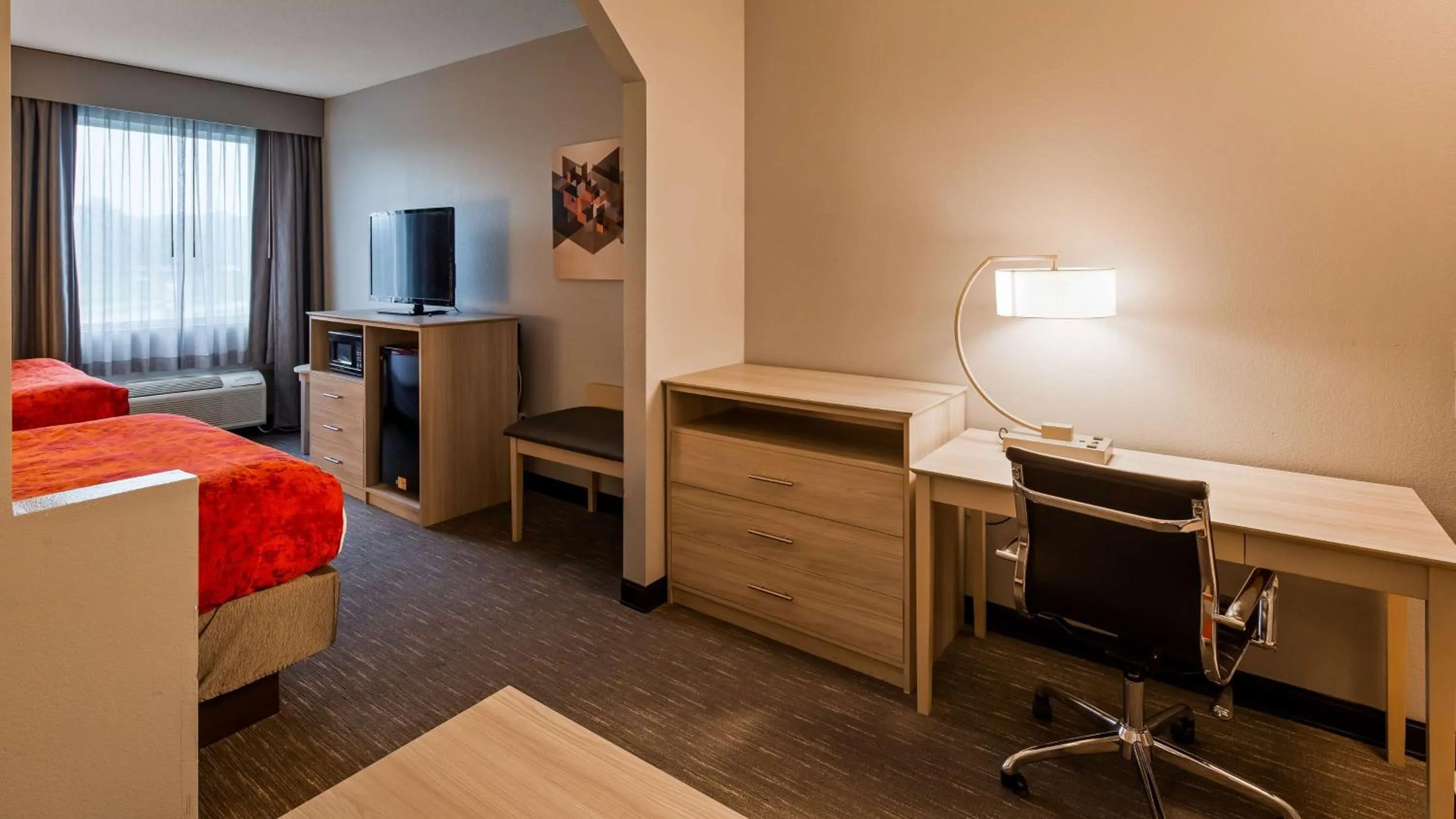 Photo of the whole room, Bed in Best Western Plus New Cumberland