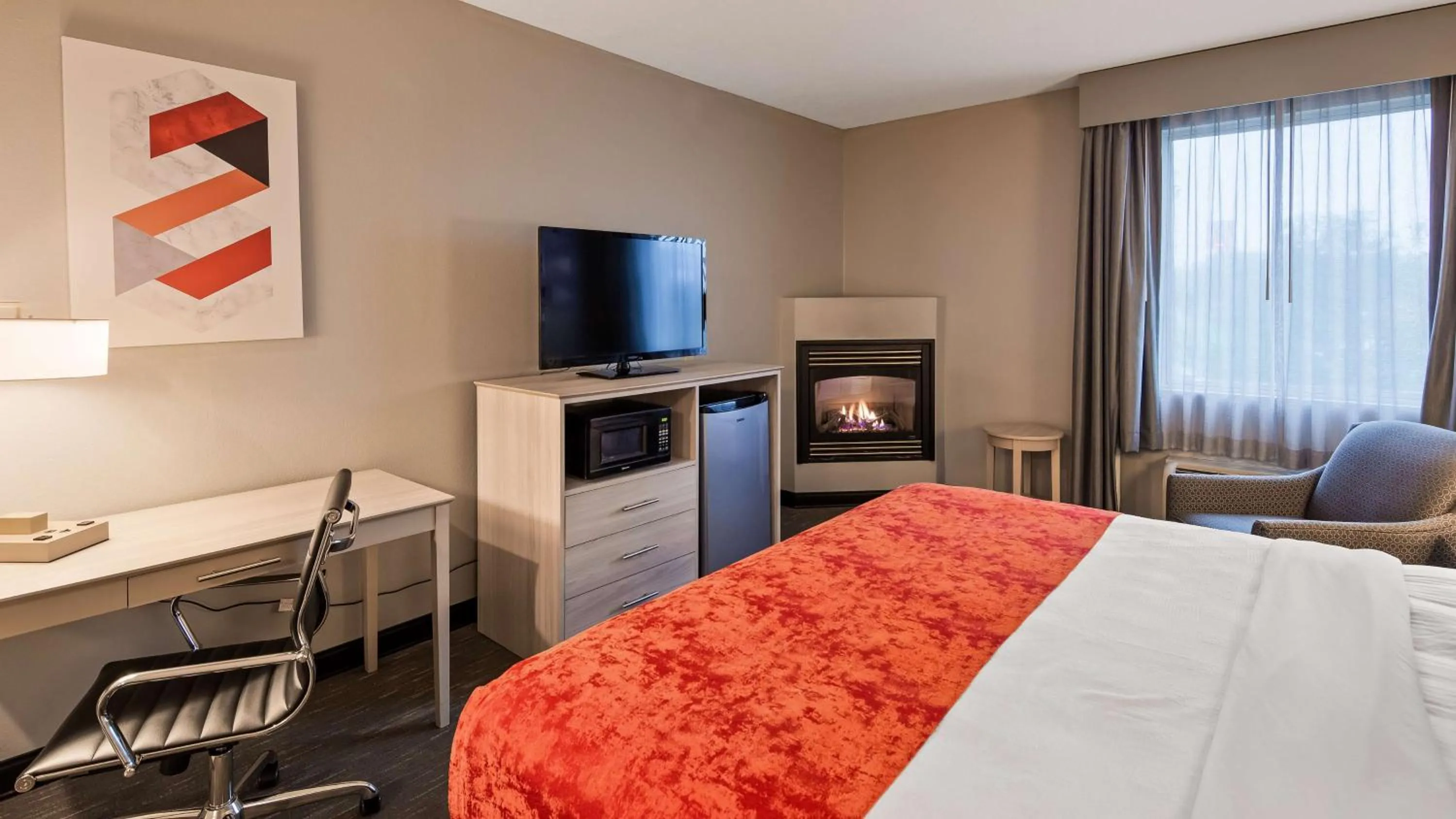 Photo of the whole room, Bed in Best Western Plus New Cumberland