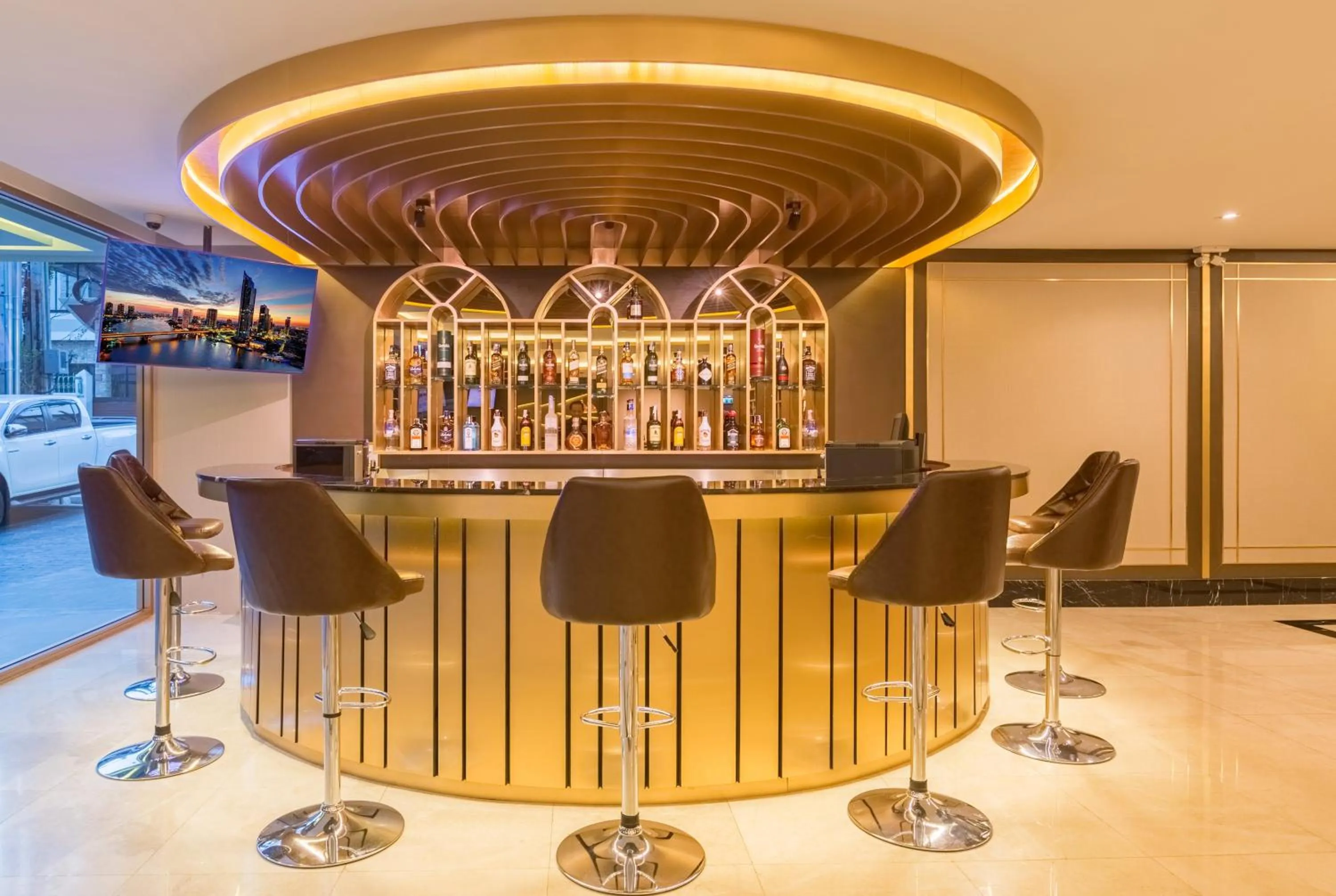 Lounge or bar in GLOW Sukhumvit 5