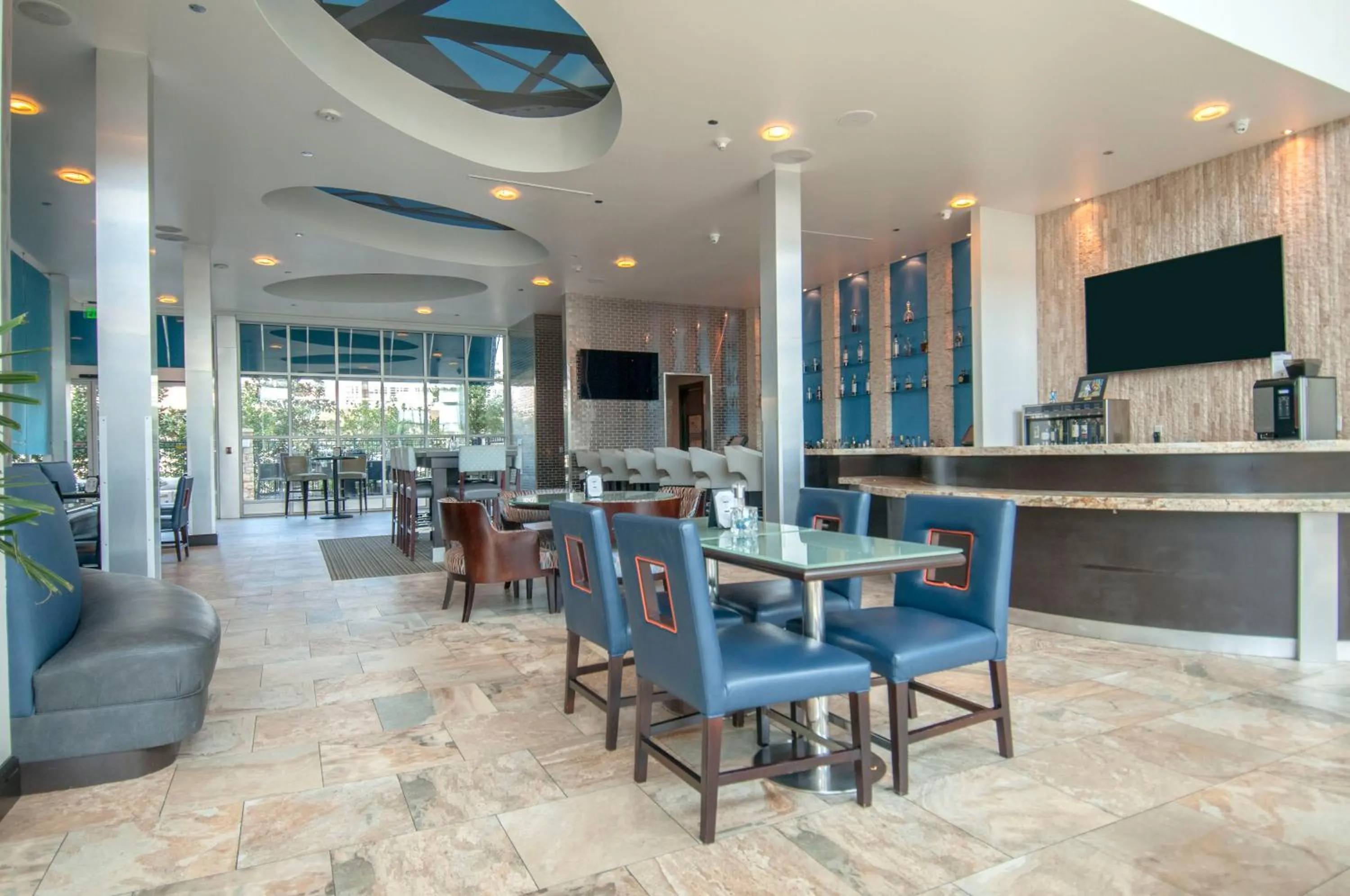 Restaurant/places to eat in Hotel Indigo Waco by IHG