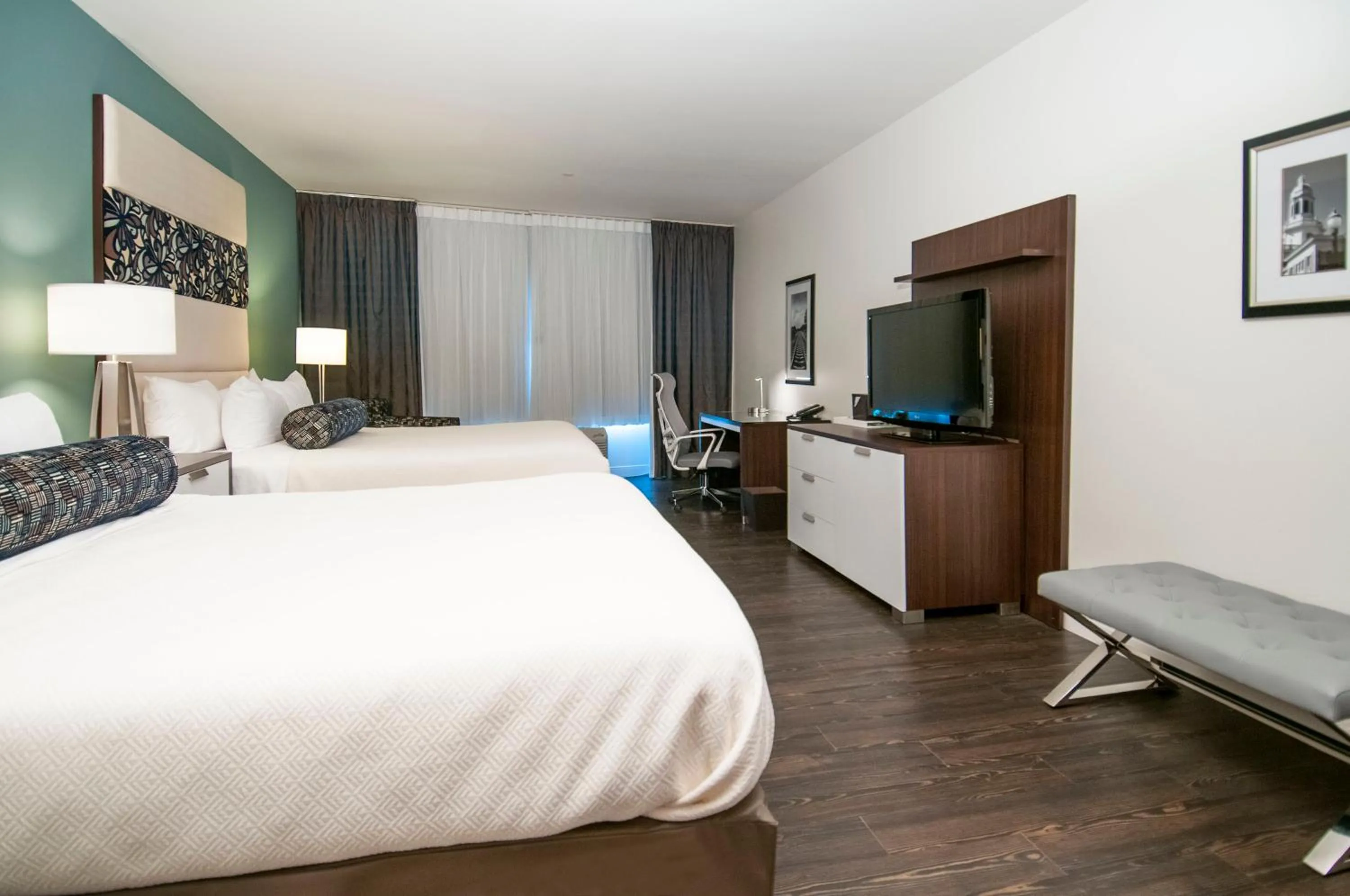 Photo of the whole room, Bed in Hotel Indigo Waco by IHG