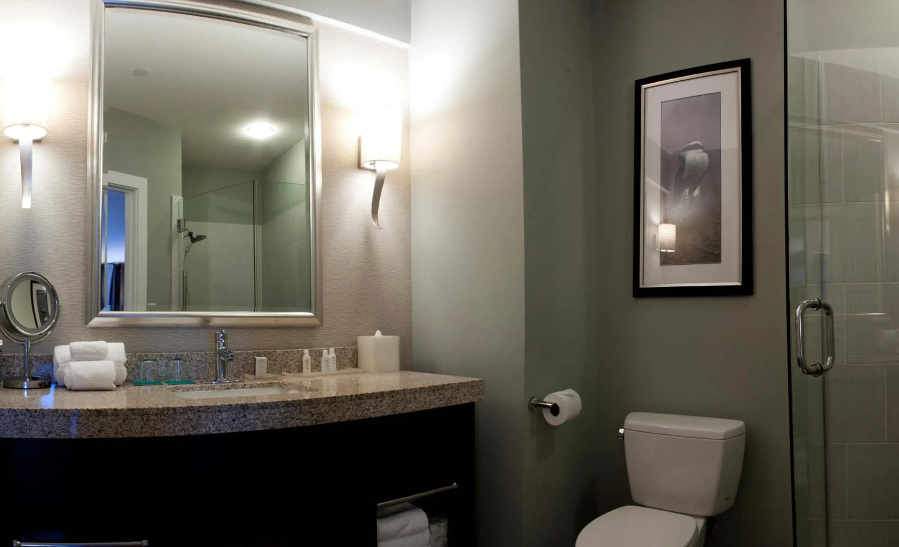 Standard Queen Room with Two Queen Beds in Hotel Indigo Waco by IHG Standard Queen Room with Two Queen Beds in Hotel Indigo Waco by IHG