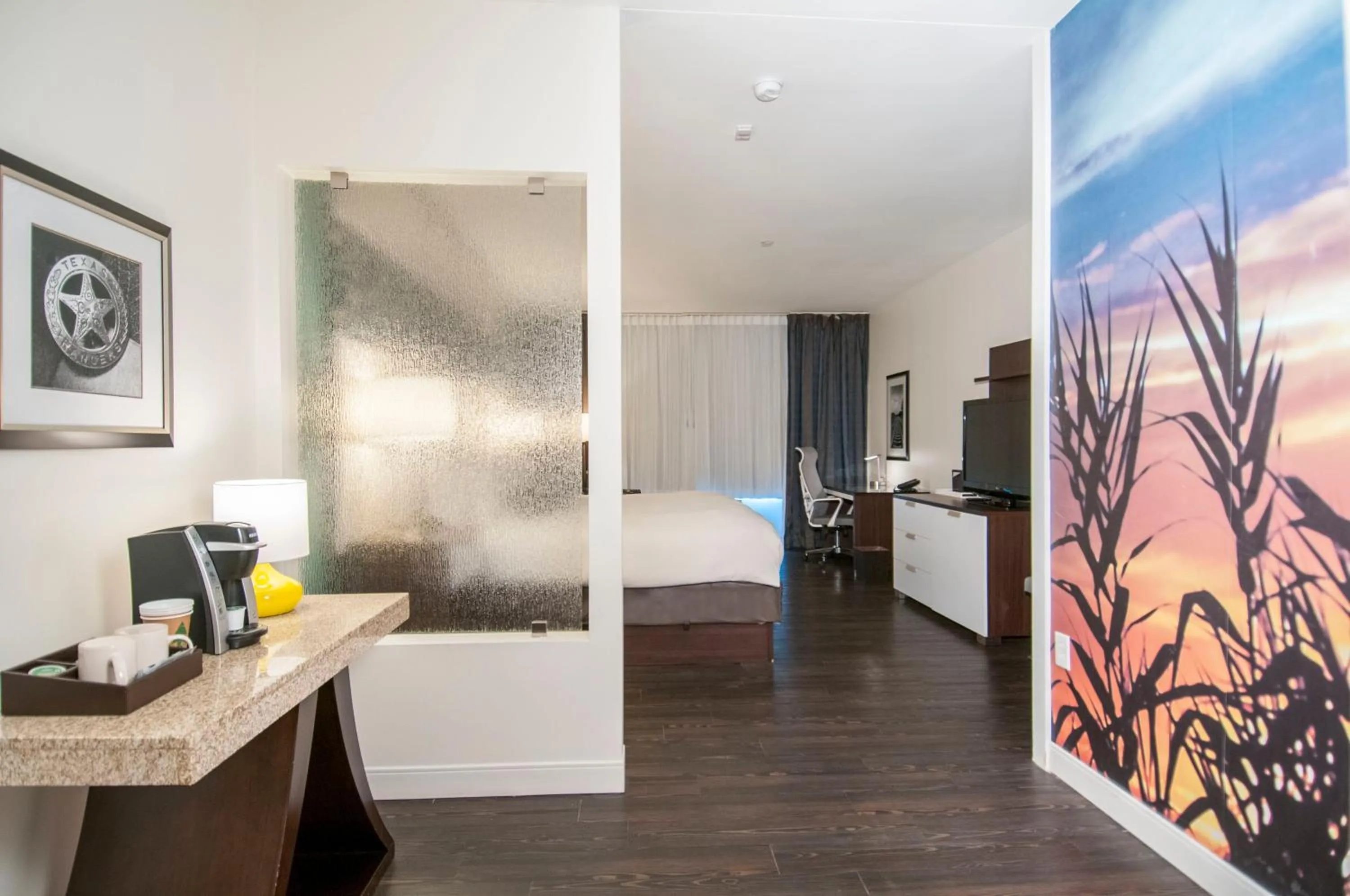 Photo of the whole room, Bed in Hotel Indigo Waco by IHG