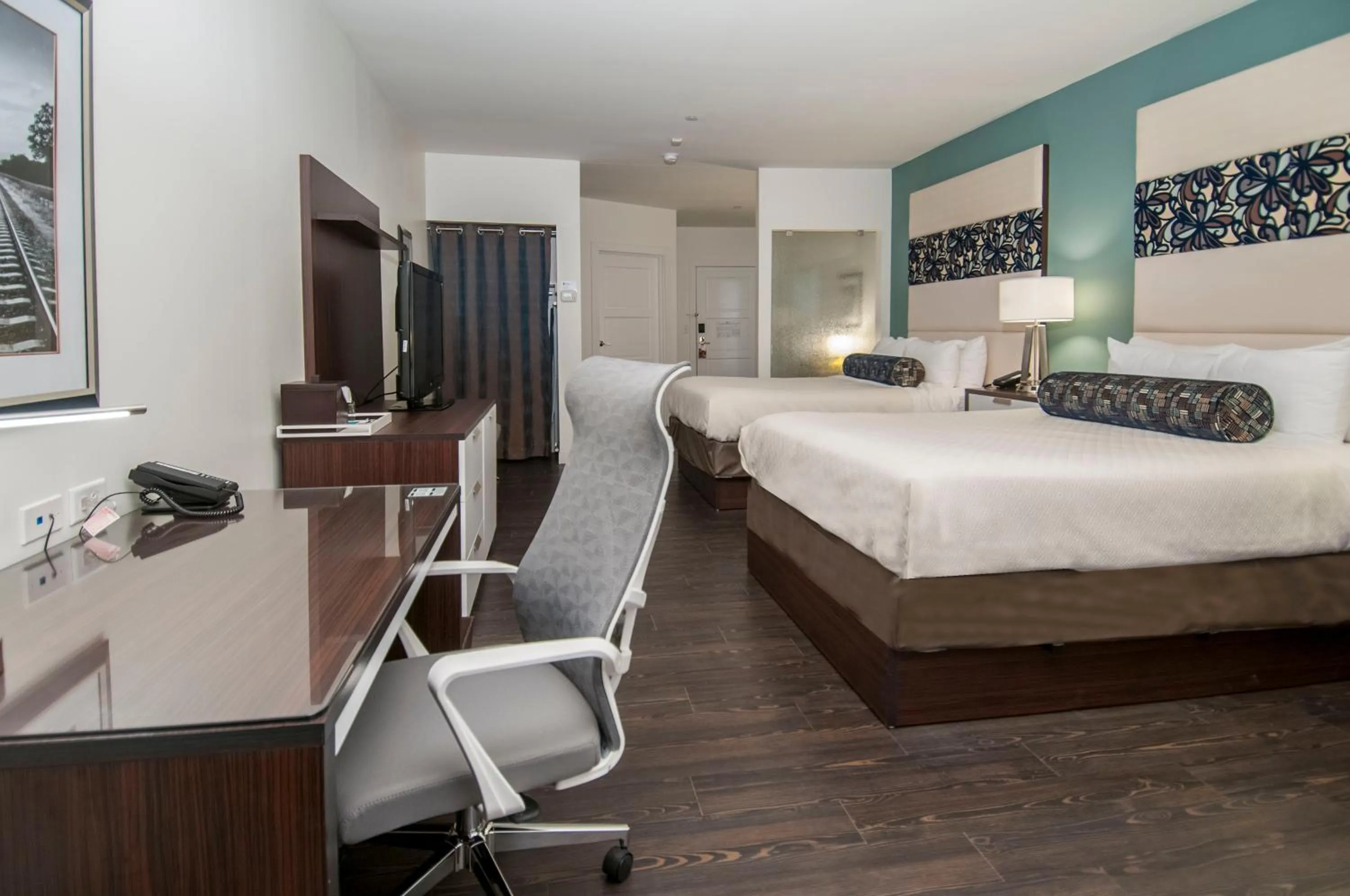 Photo of the whole room, Bed in Hotel Indigo Waco by IHG