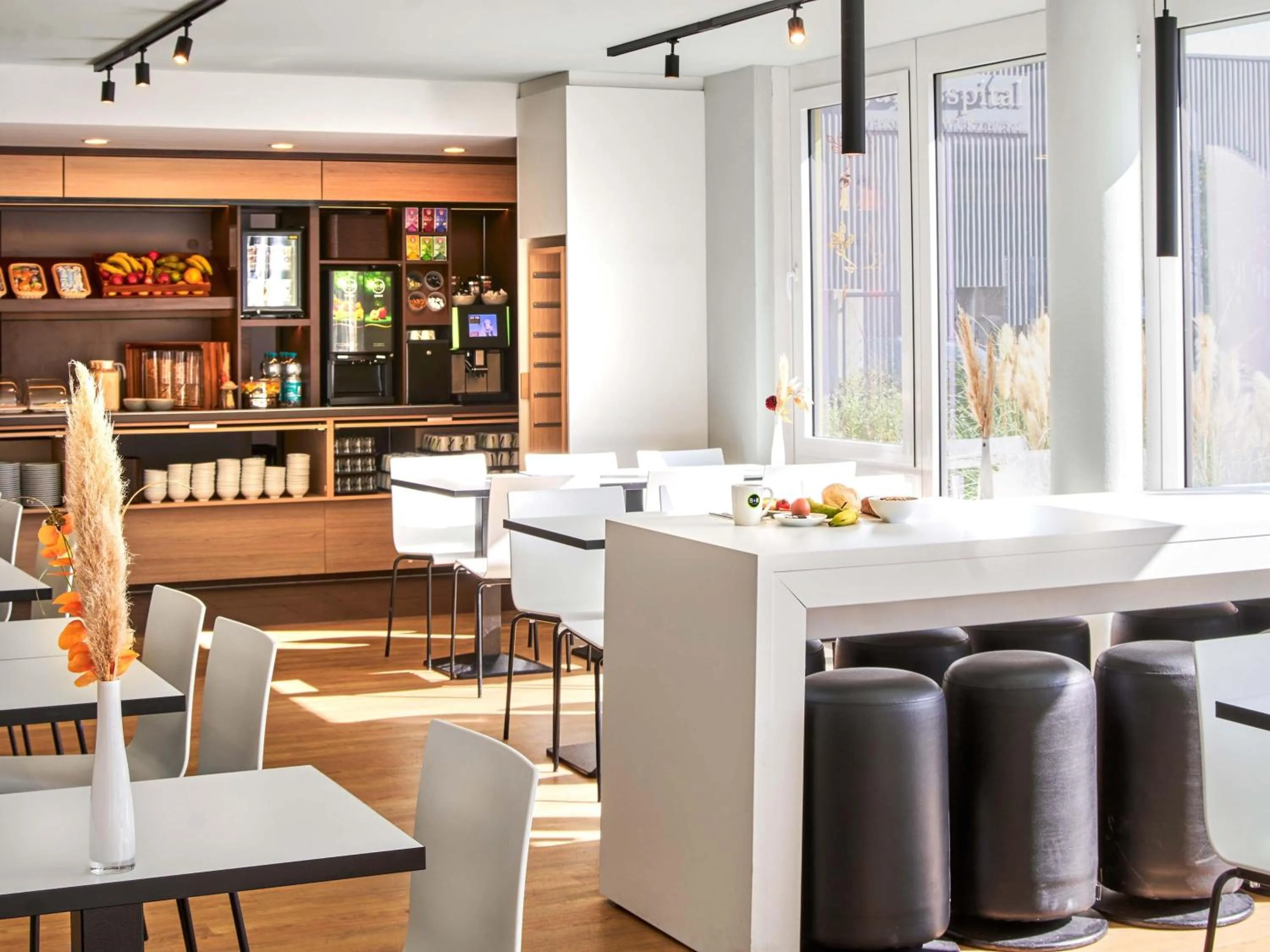 Lounge or bar in B&B Hotel Würzburg-City