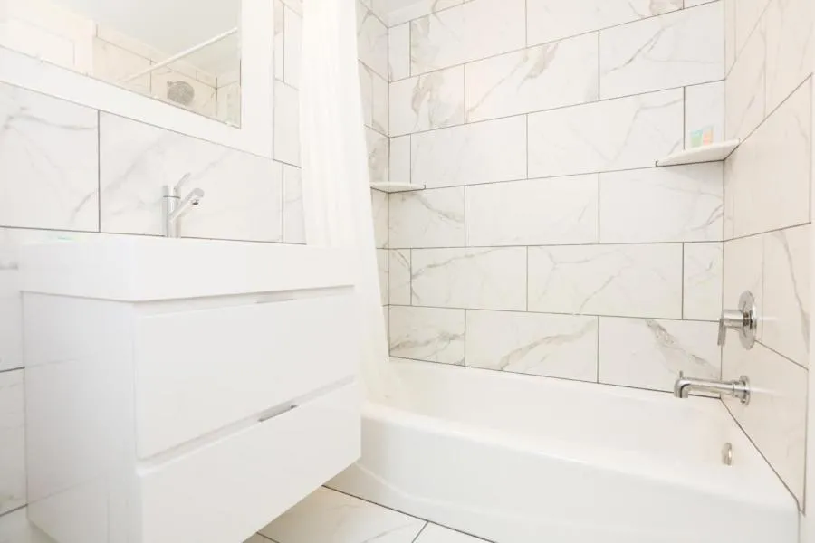 Shower in The Heritage Inn
