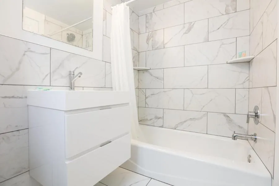 Shower in The Heritage Inn