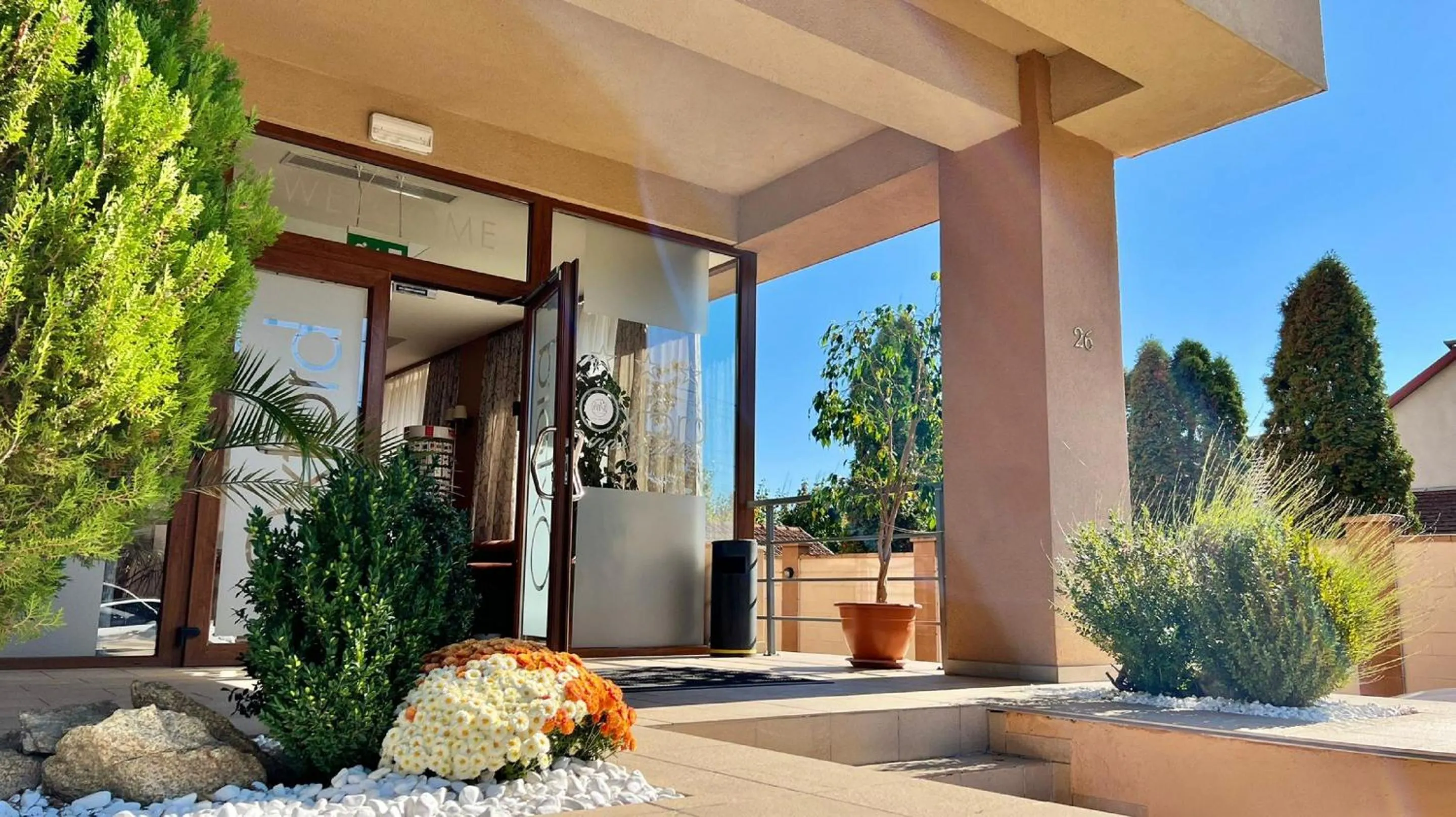 Facade/entrance in Hotel Oxford By TimHotels