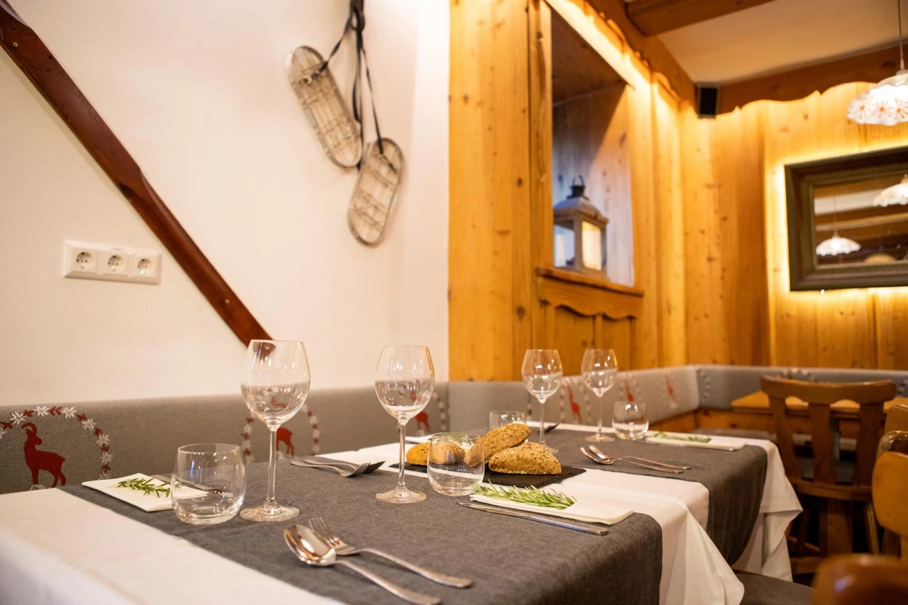 Restaurant/places to eat in Hotel Wildrose