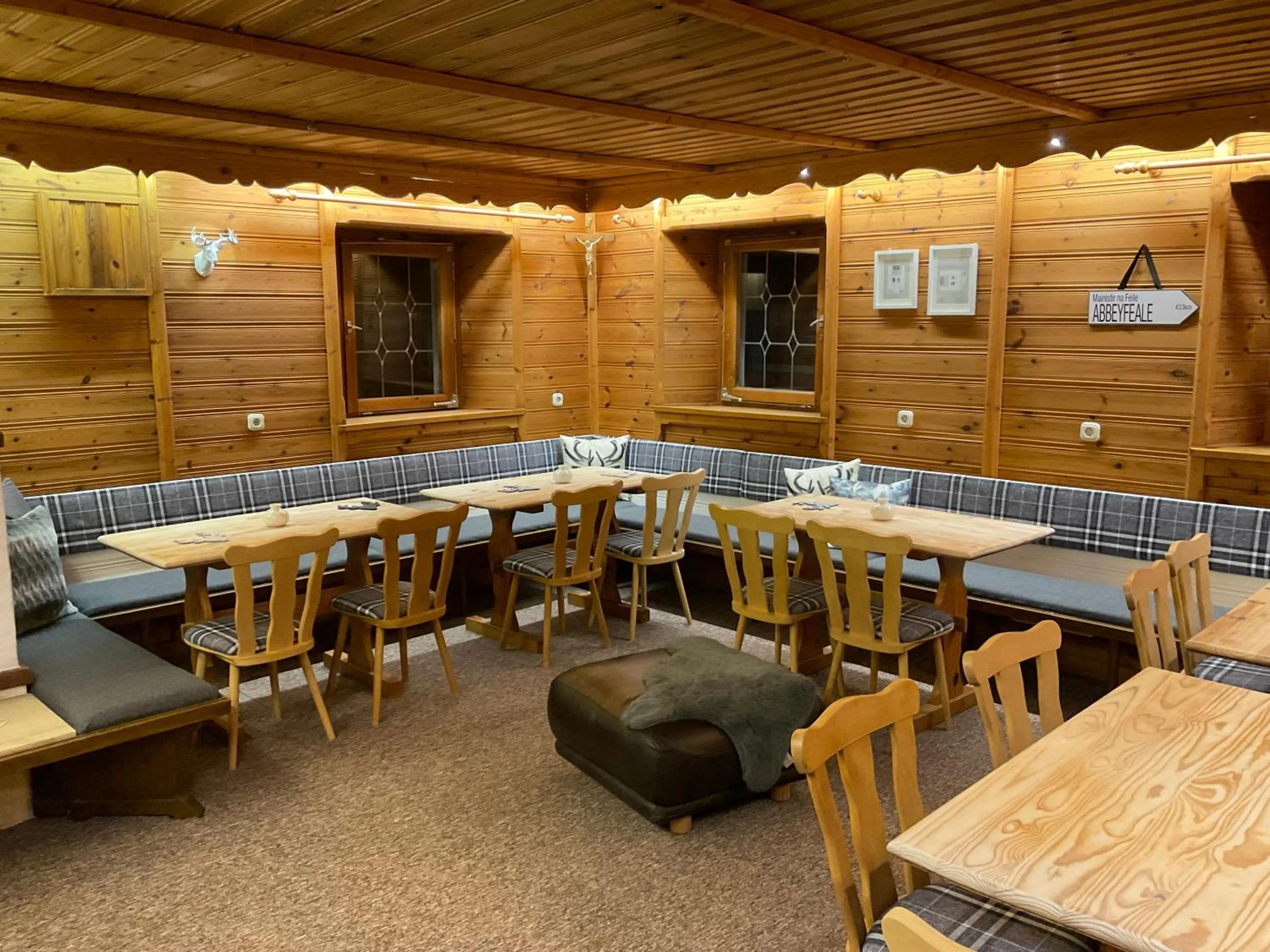 Restaurant/places to eat in Hotel Wildrose