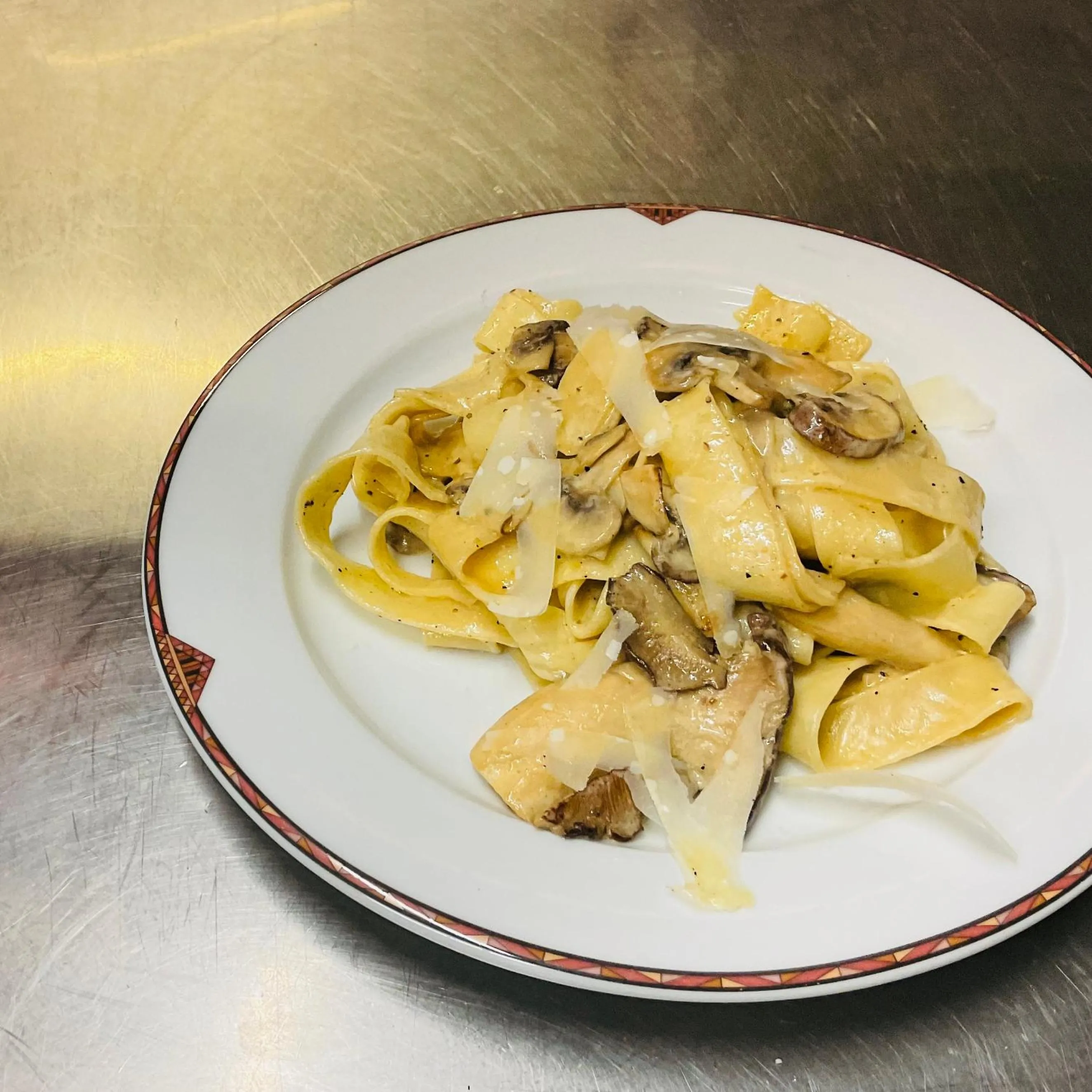 Restaurant/places to eat in Hotel Wildrose