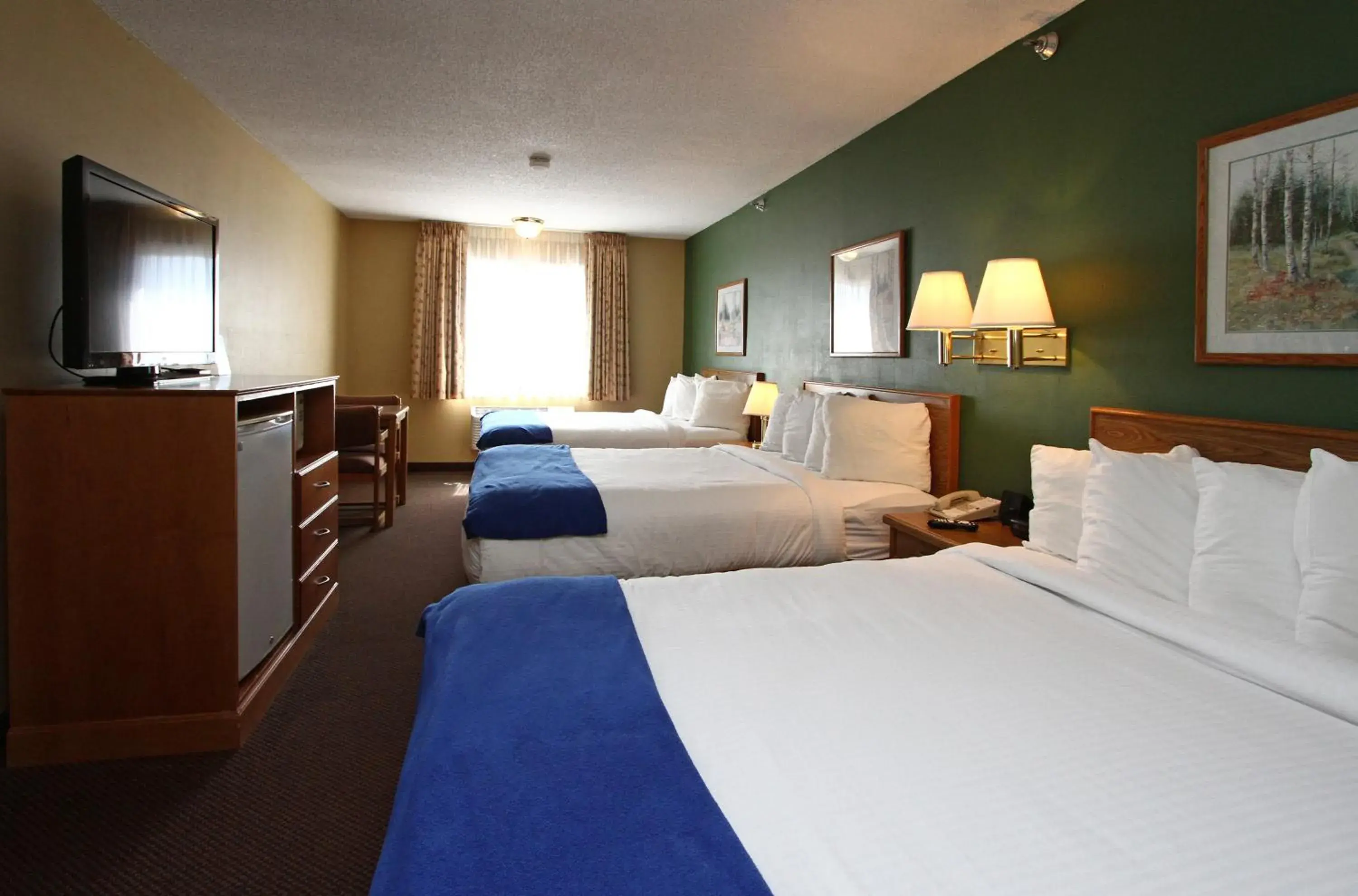 Bed in New Victorian Inn & Suites Kearney Bed in New Victorian Inn & Suites Kearney