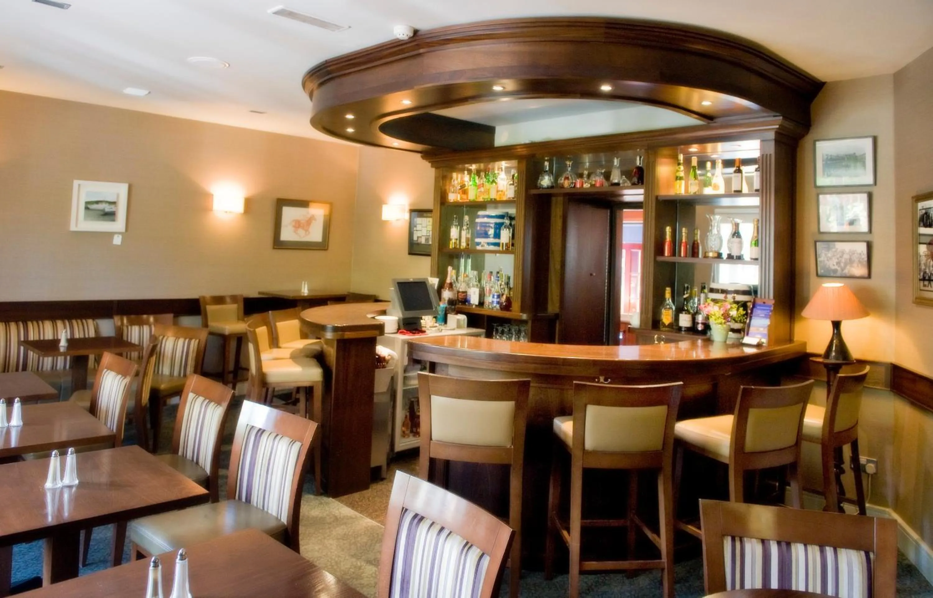 Lounge or bar in Aherne's Townhouse Hotel and Seafood Restaurant