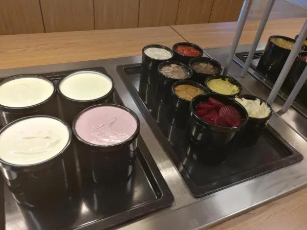 Buffet breakfast in Dombåstun Motel