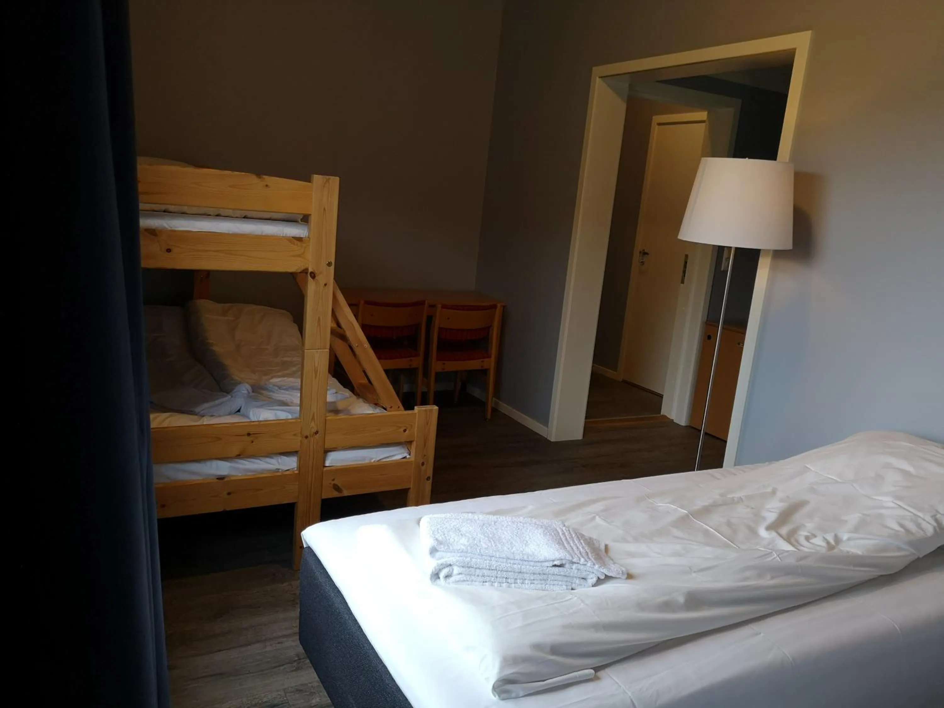 Bedroom, Bed in Dombåstun Motel