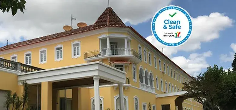 Facade/entrance in Hotel Termas da Curia Facade/entrance in Hotel Termas da Curia