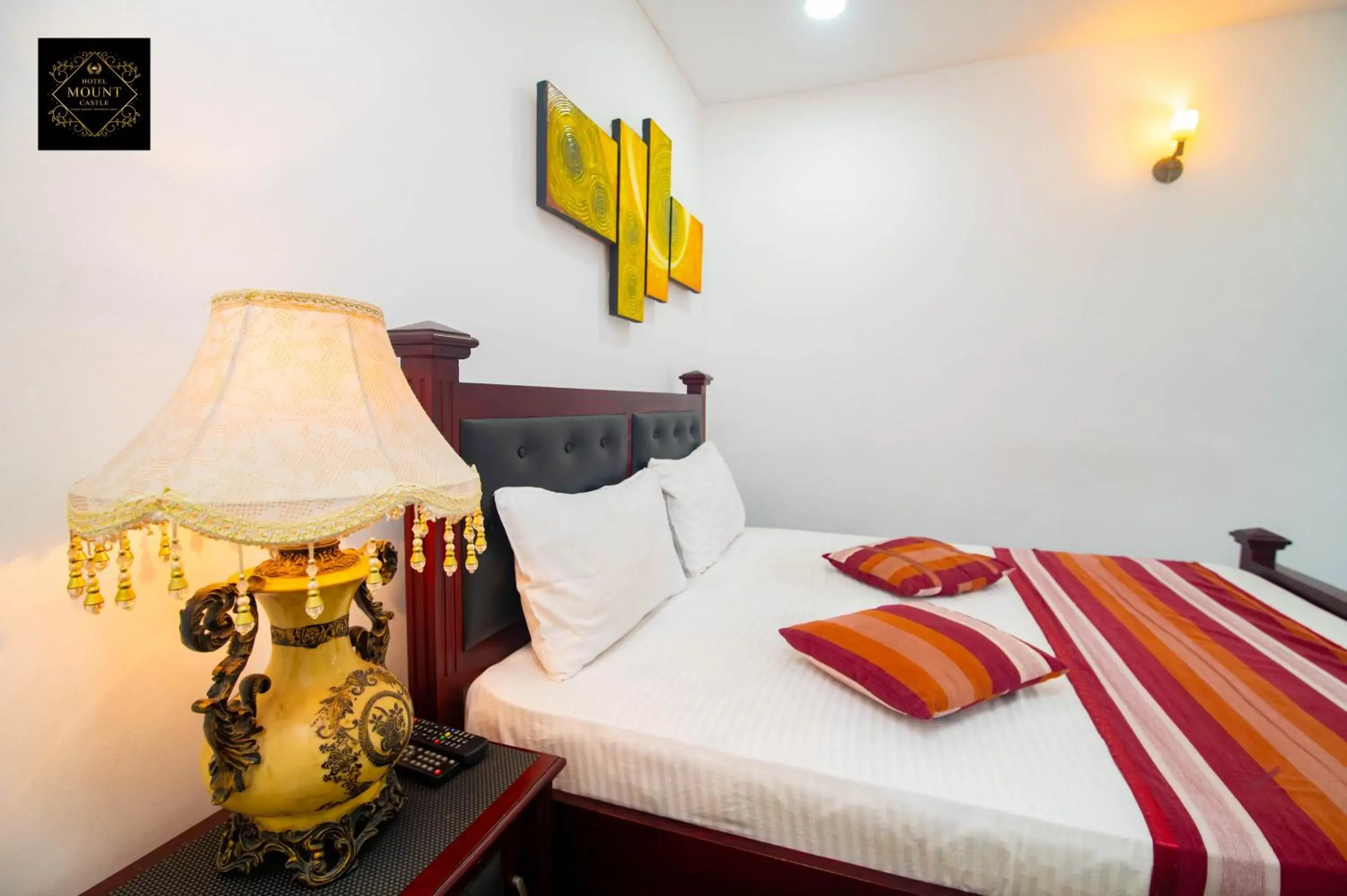 Double Room with Balcony - single occupancy in Hotel Mount Castle Double Room with Balcony - single occupancy in Hotel Mount Castle