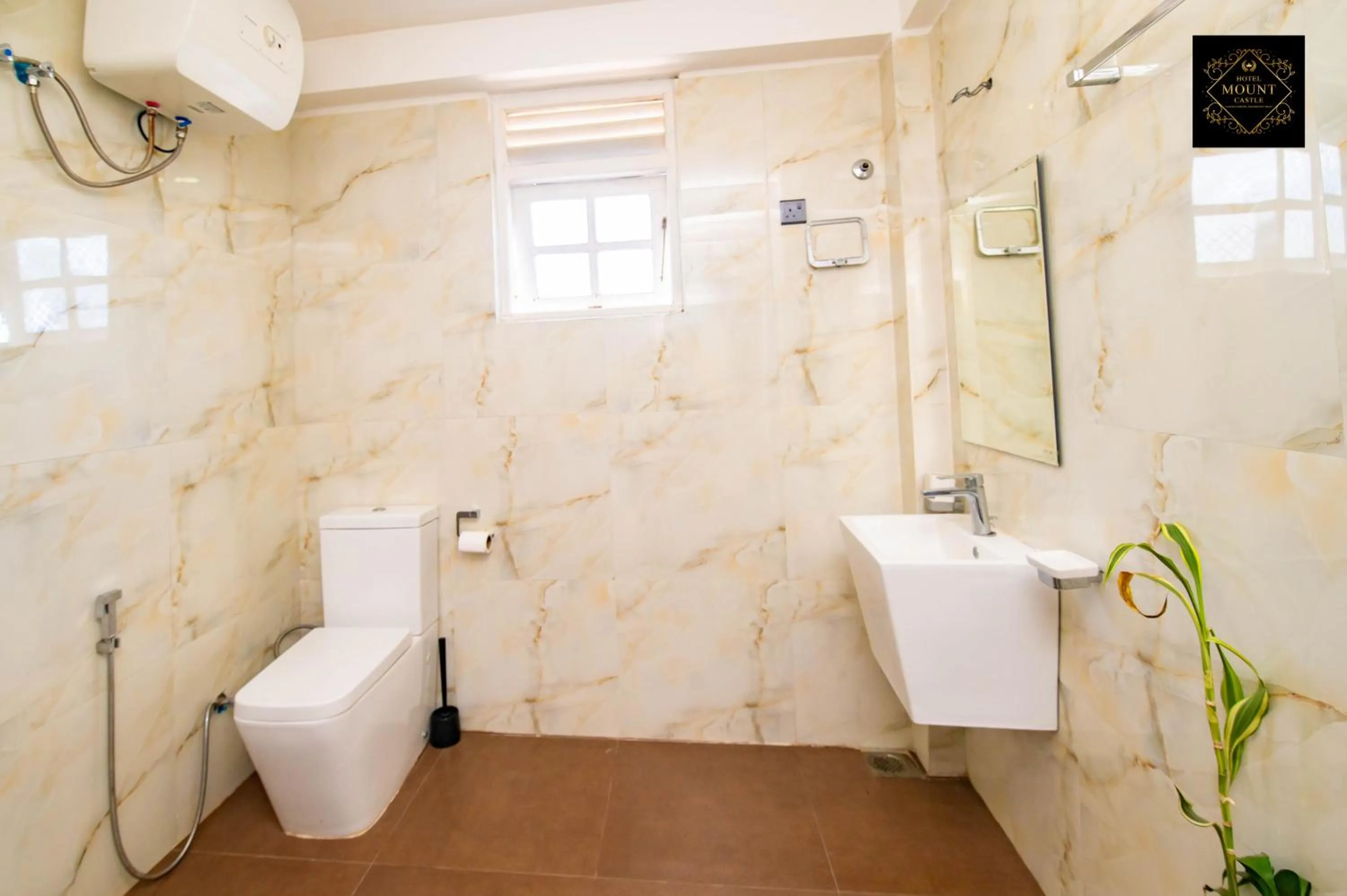 Shower in Hotel Mount Castle