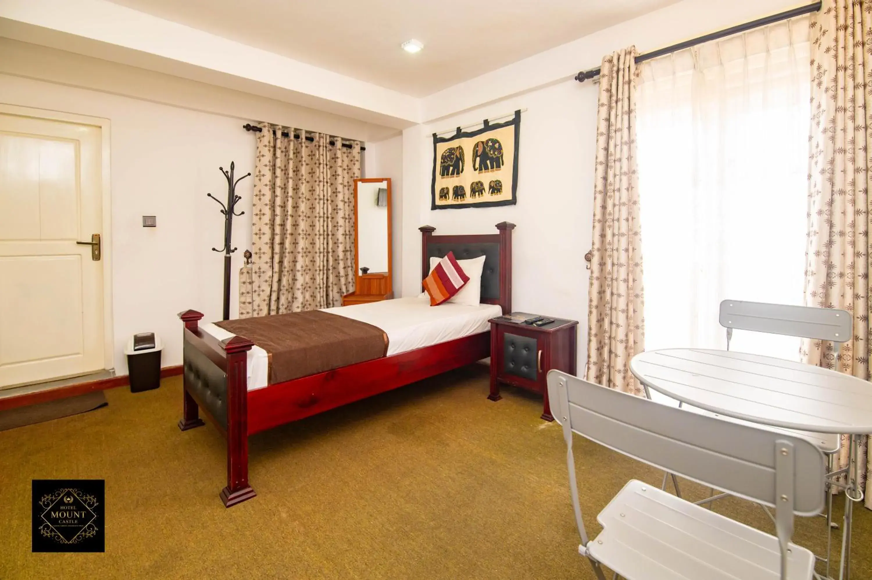 Single Room with Bathroom - single occupancy in Hotel Mount Castle Single Room with Bathroom - single occupancy in Hotel Mount Castle